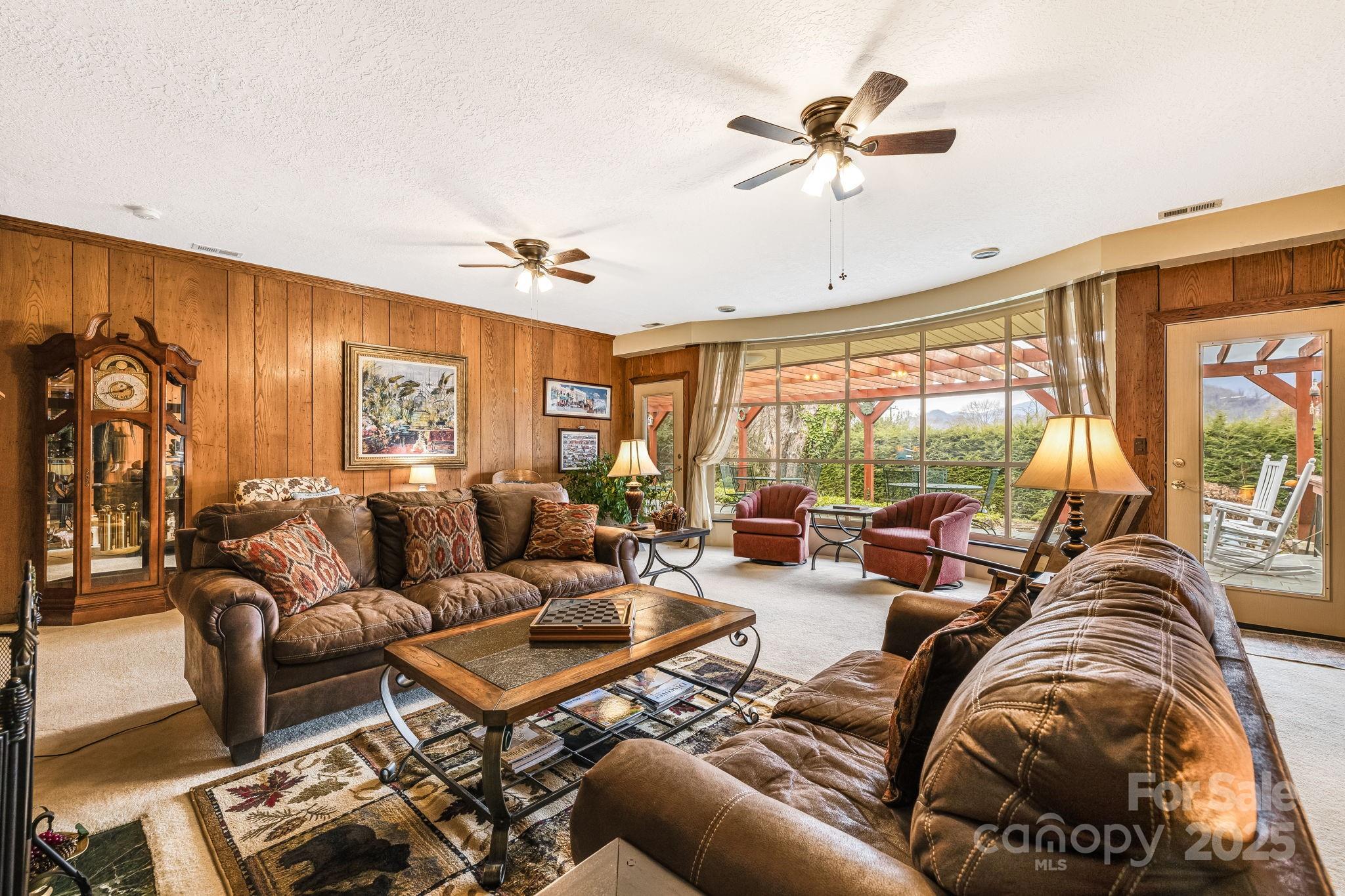 142 Country Club Drive Property Photo 11