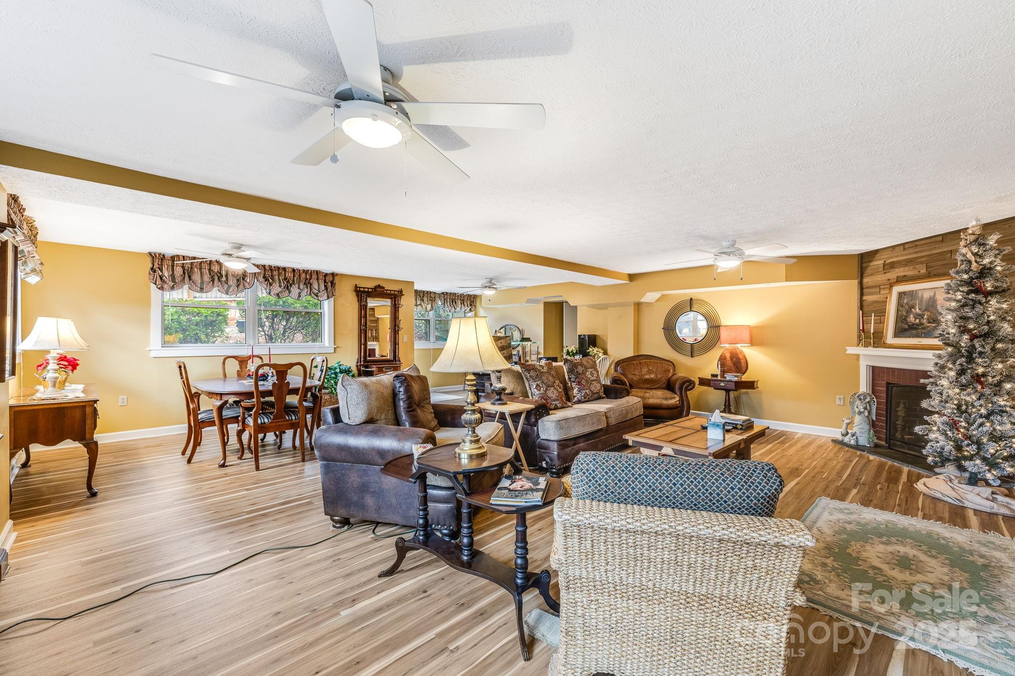 142 Country Club Drive Property Photo 12