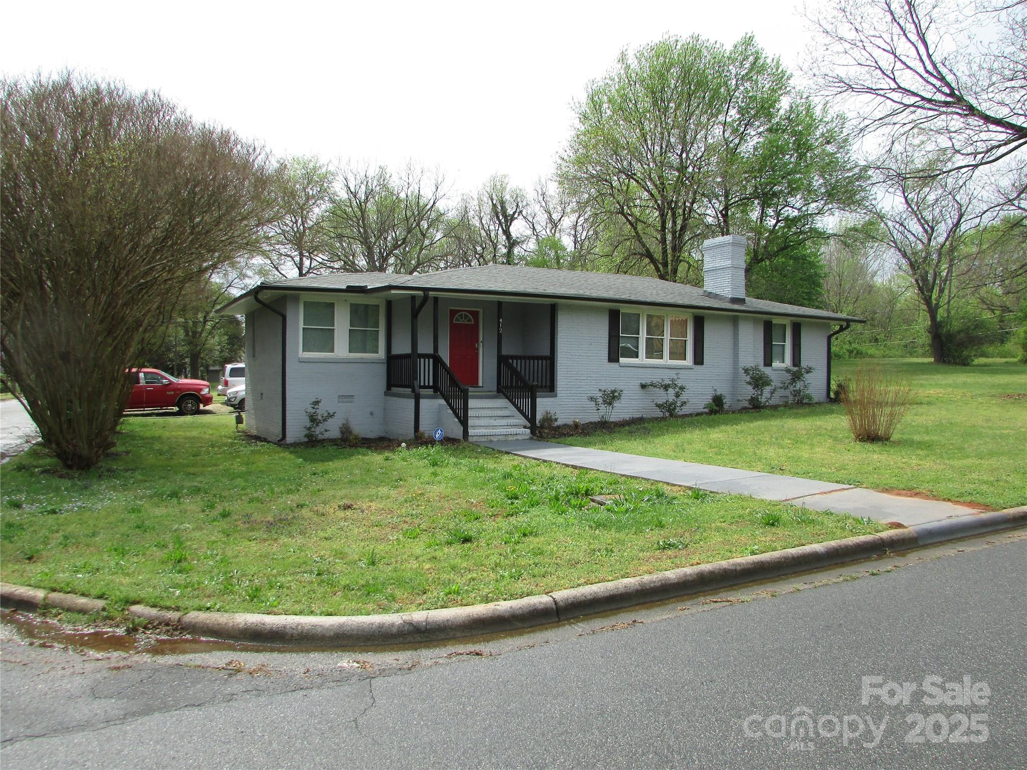 412 E Broad Street Property Photo 1