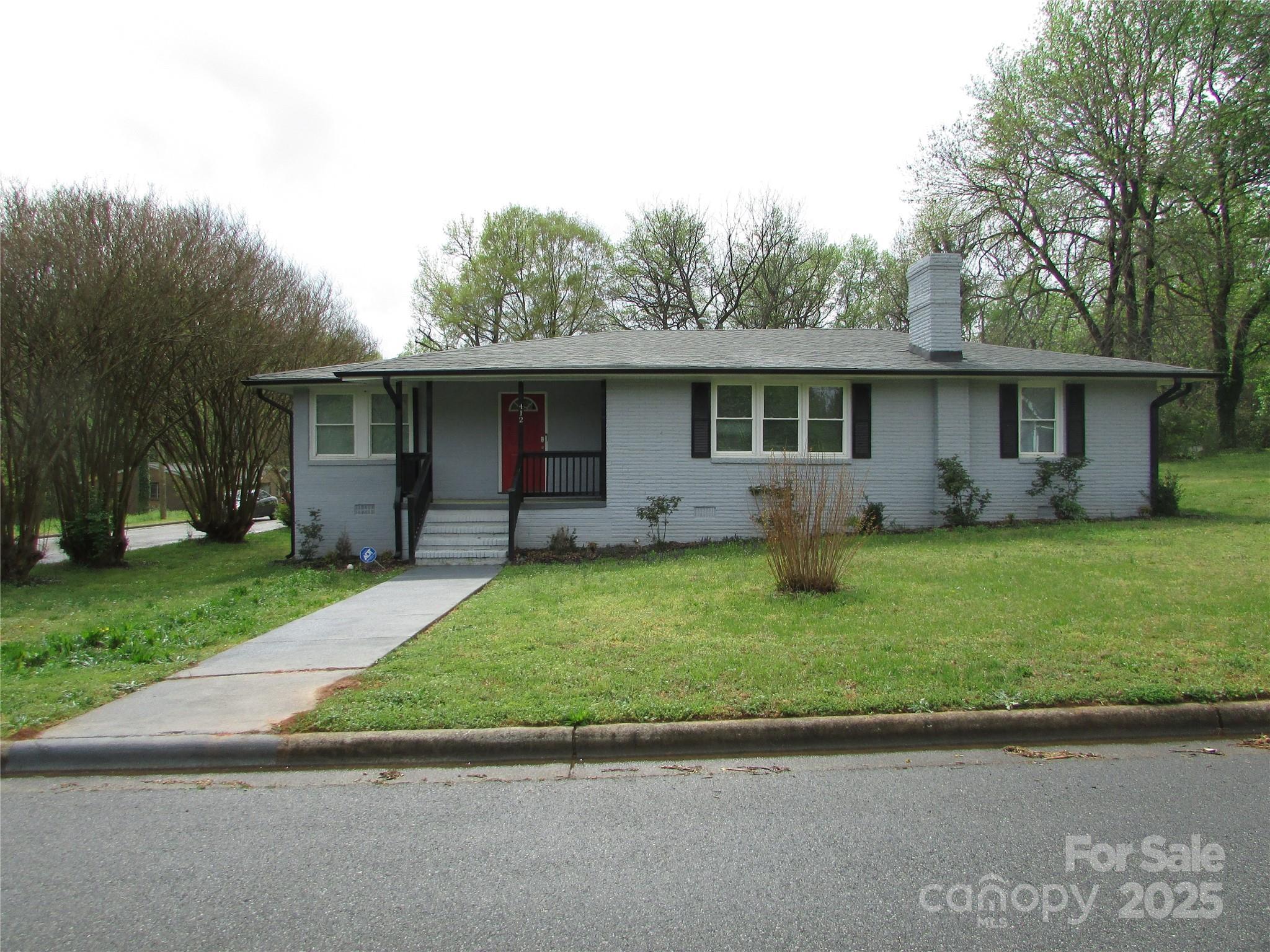 412 E Broad Street Property Photo 2