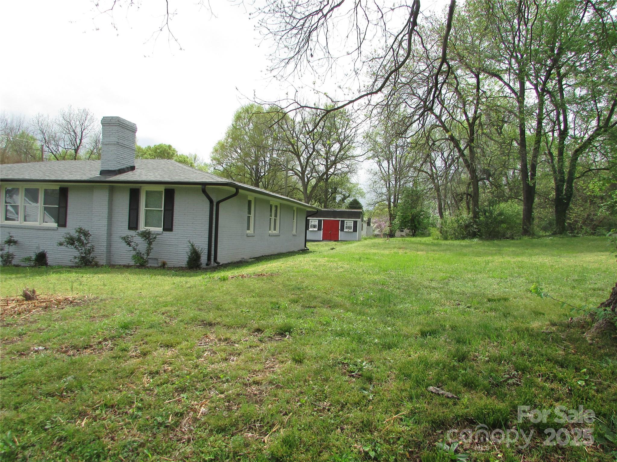 412 E Broad Street Property Photo 3