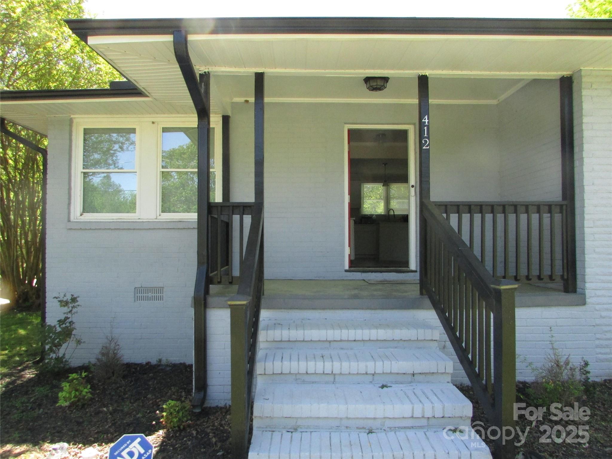 412 E Broad Street Property Photo 4