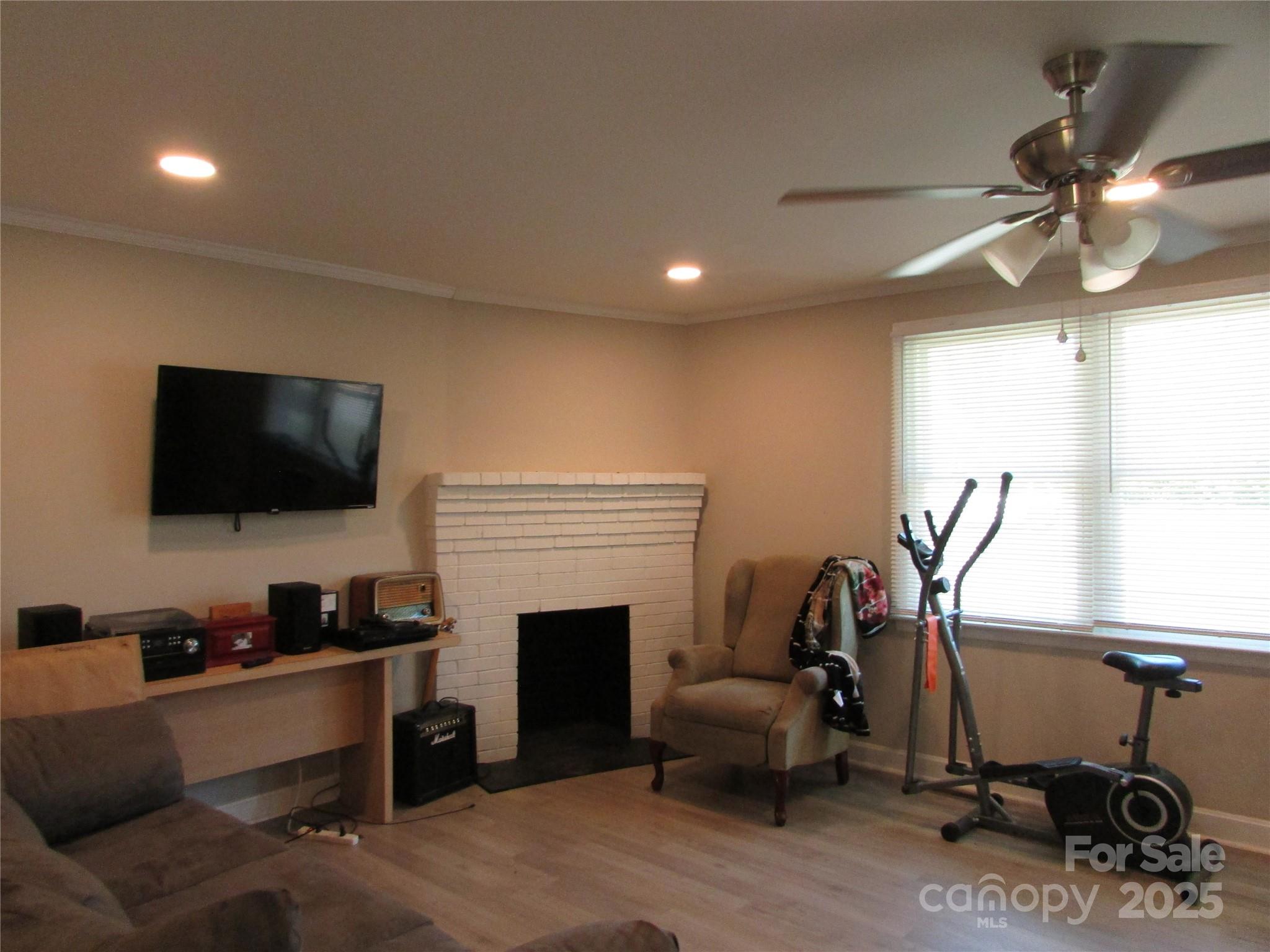 412 E Broad Street Property Photo 16