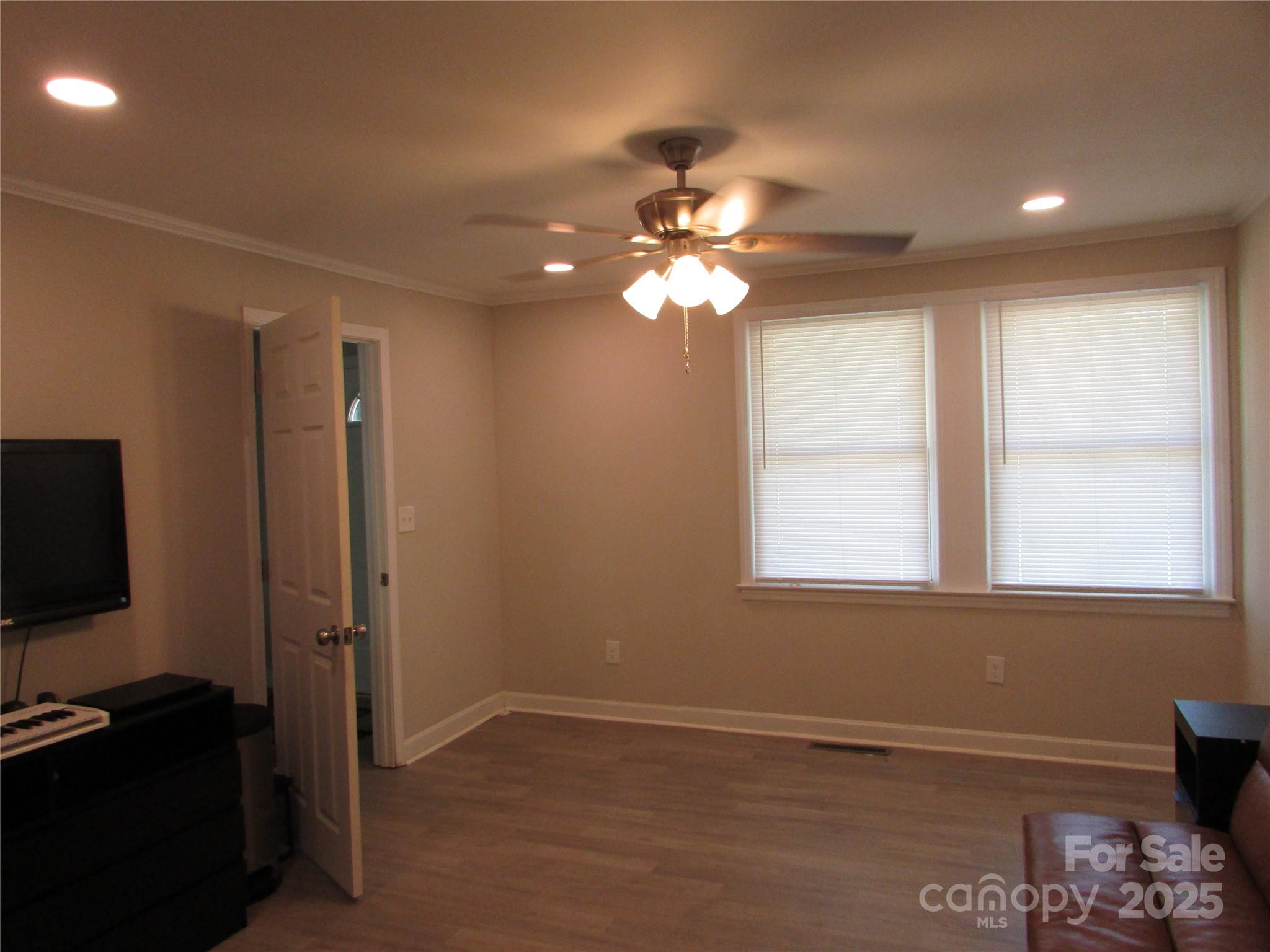 412 E Broad Street Property Photo 19