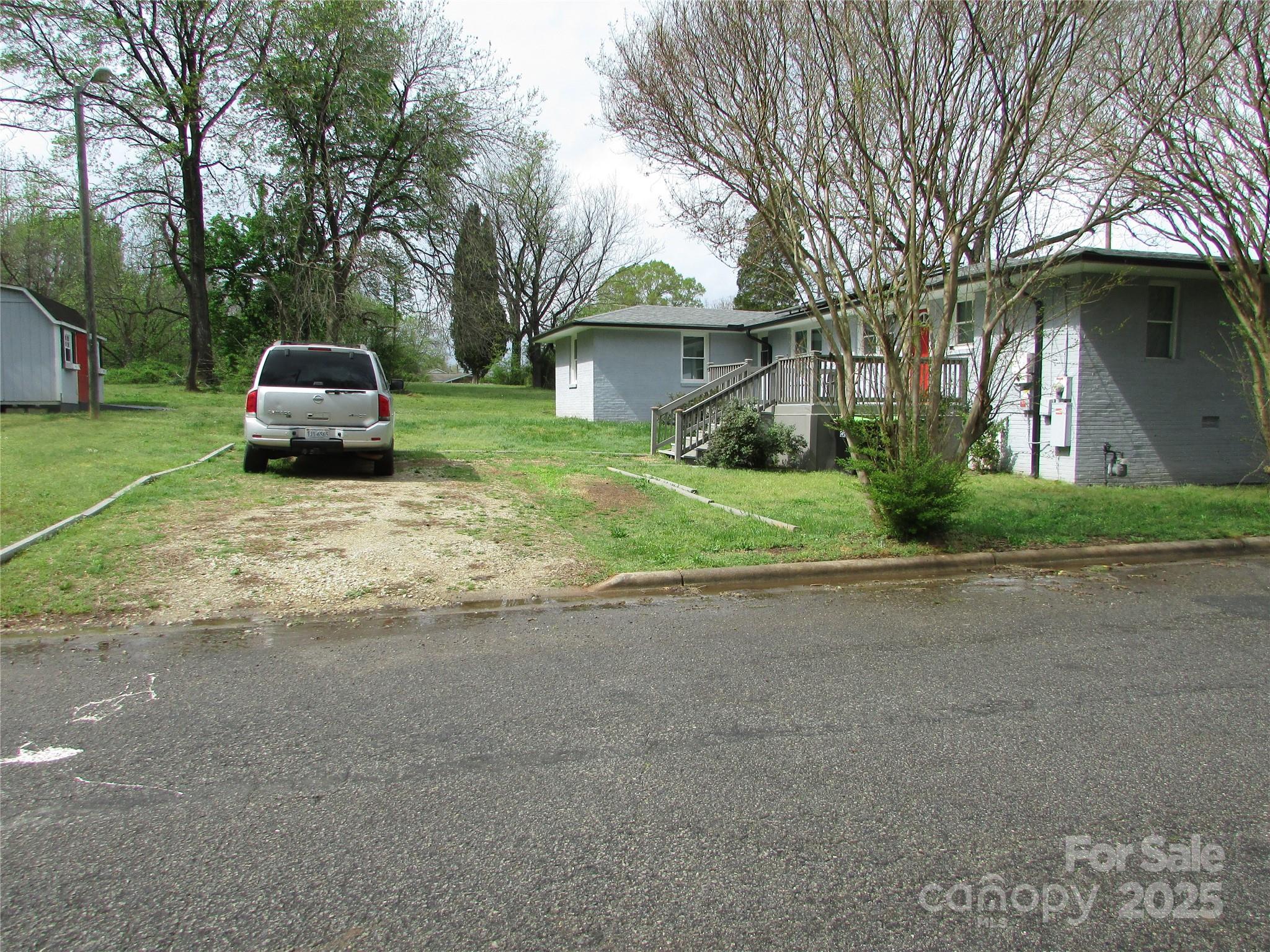 412 E Broad Street Property Photo 27