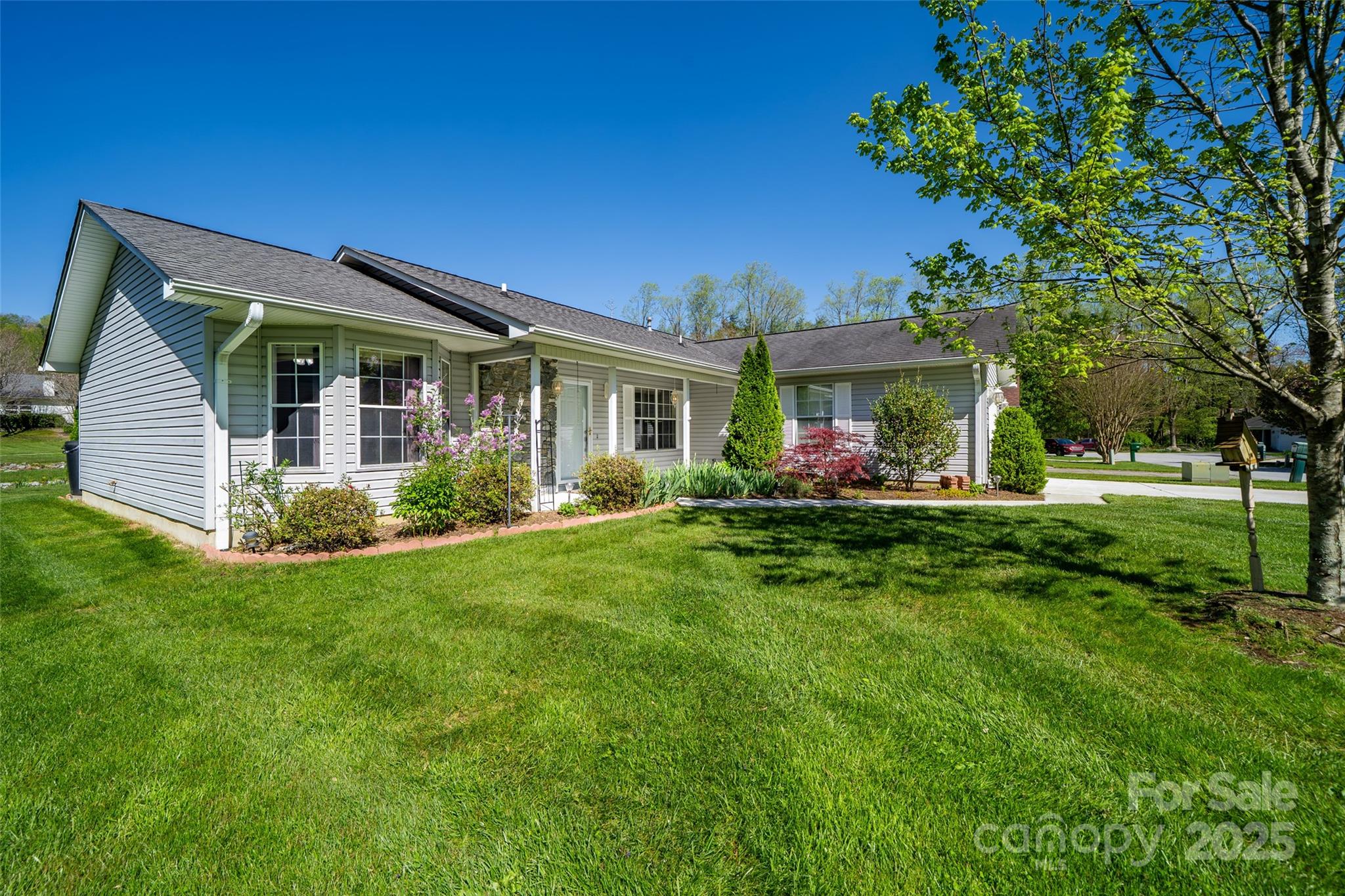 727 W Saint Johns Way Property Photo