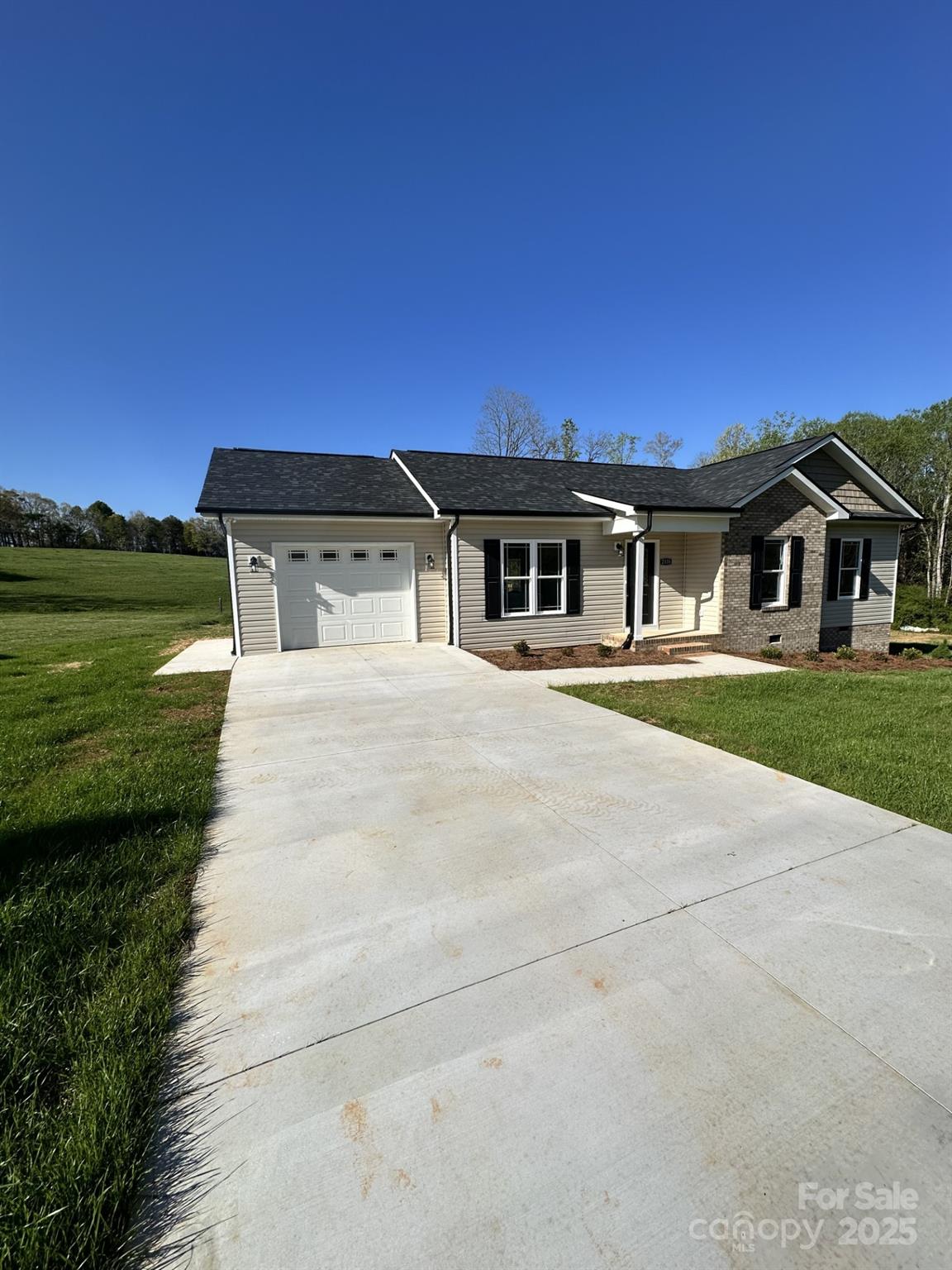 2338 Ellen Street Property Photo