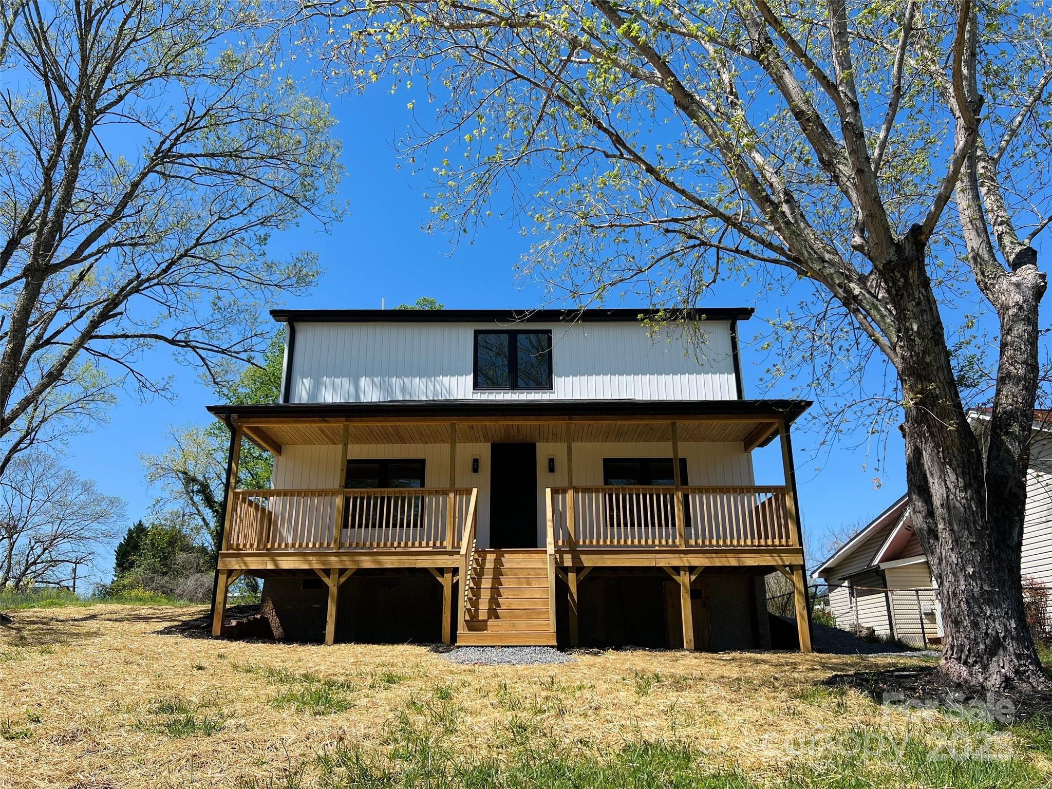 1076 W Henderson Street Property Photo