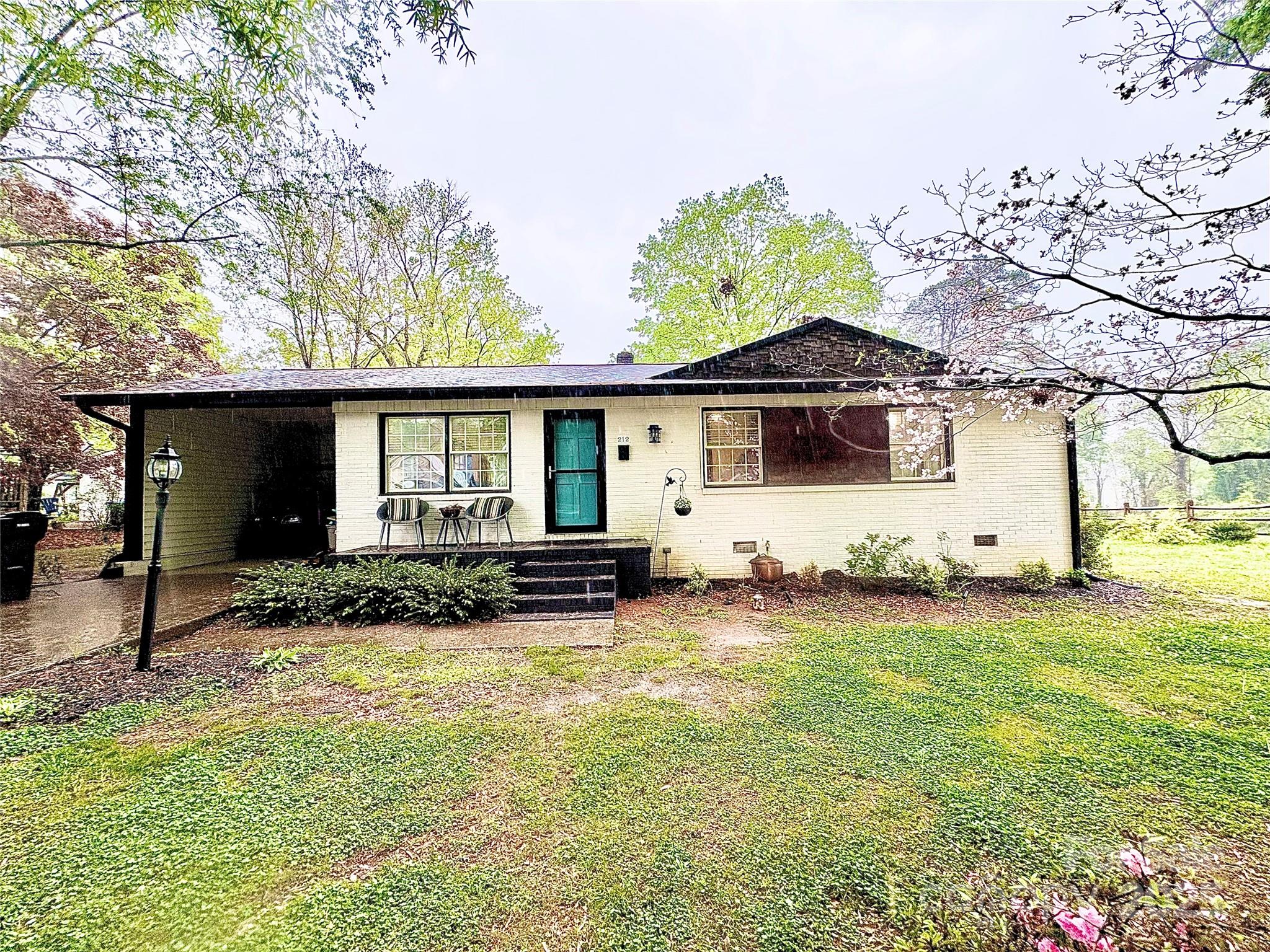 212 E Stewart Avenue Property Photo