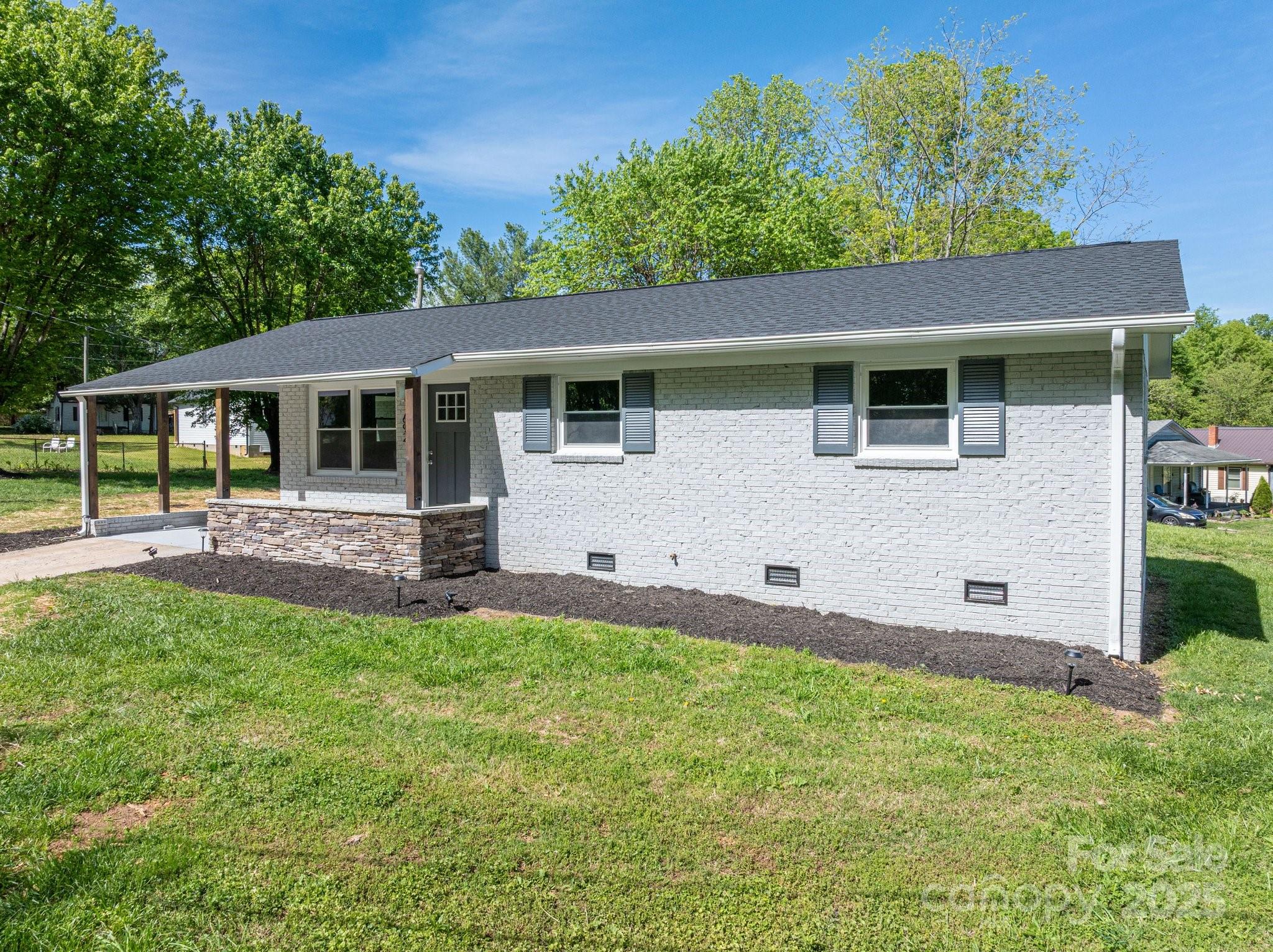 692 S Pink Street Property Photo