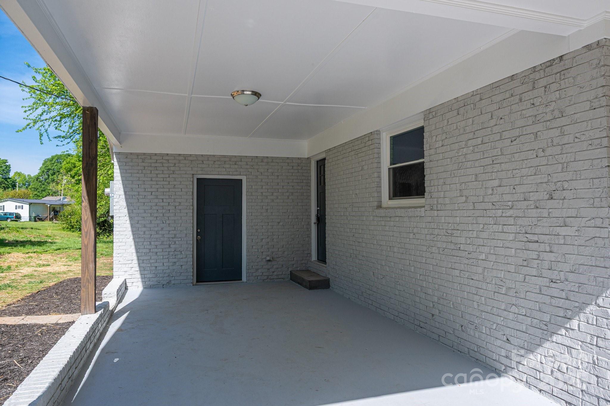 692 S Pink Street Property Photo 6