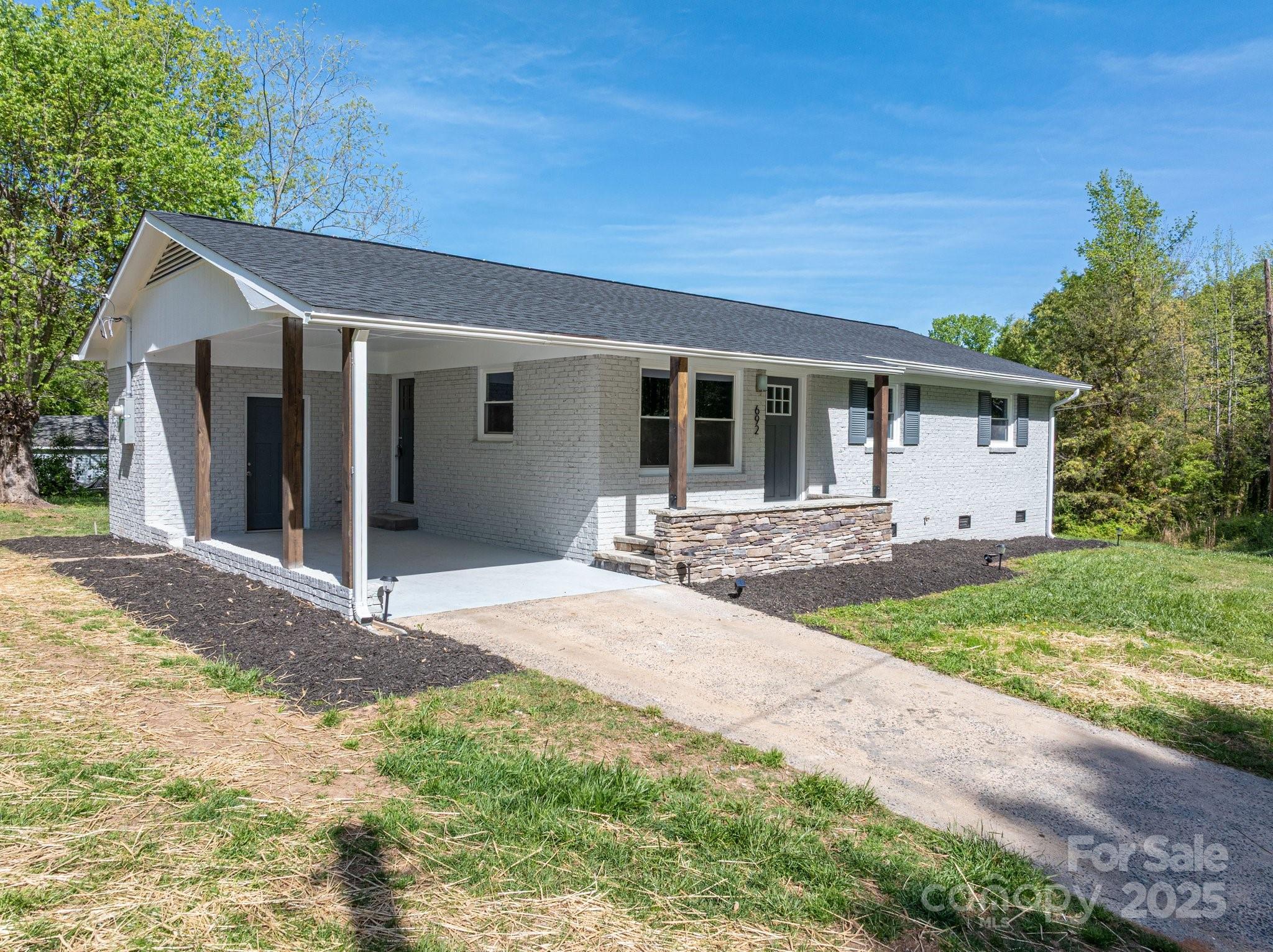 692 S Pink Street Property Photo 7