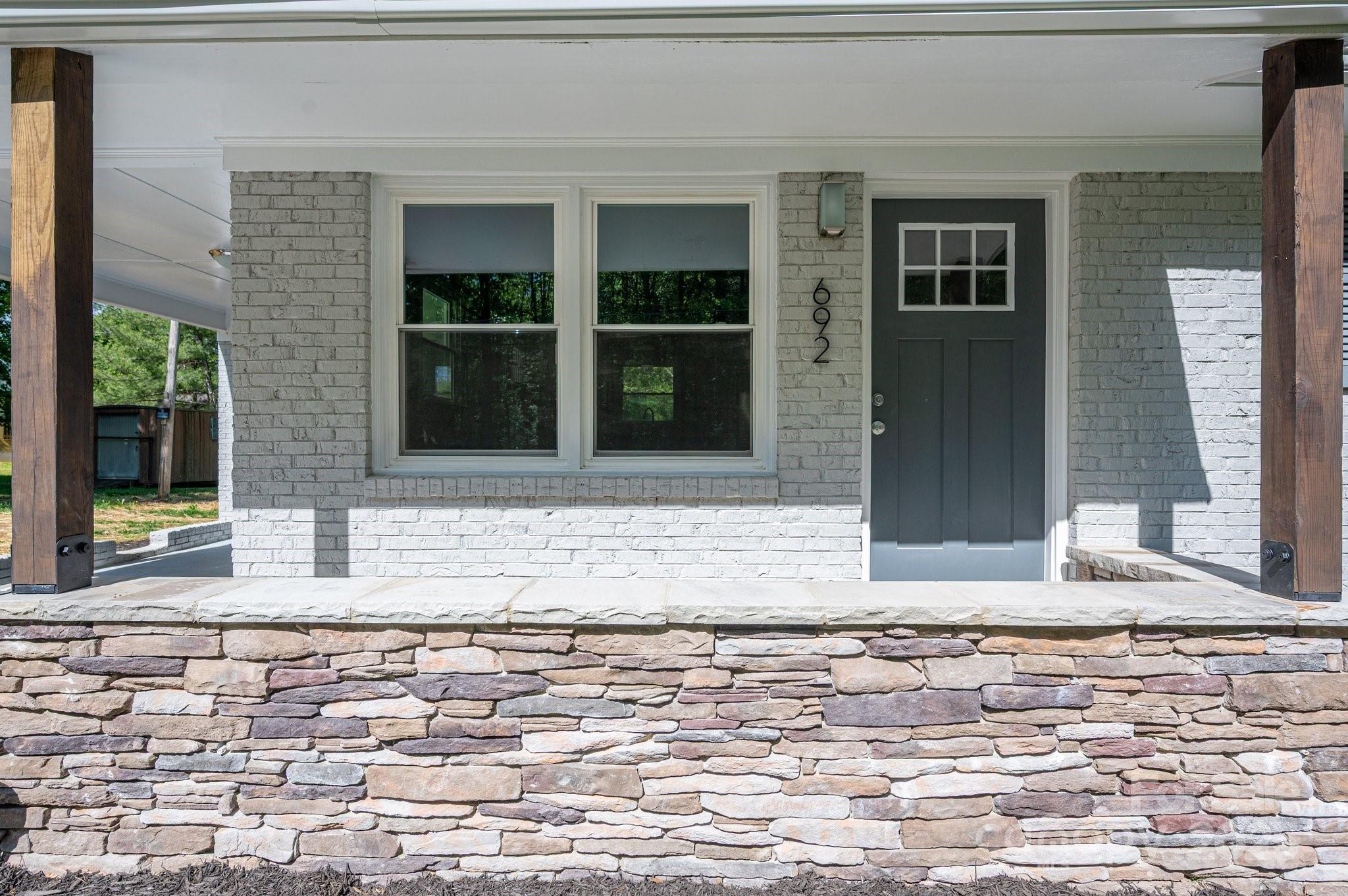 692 S Pink Street Property Photo 8