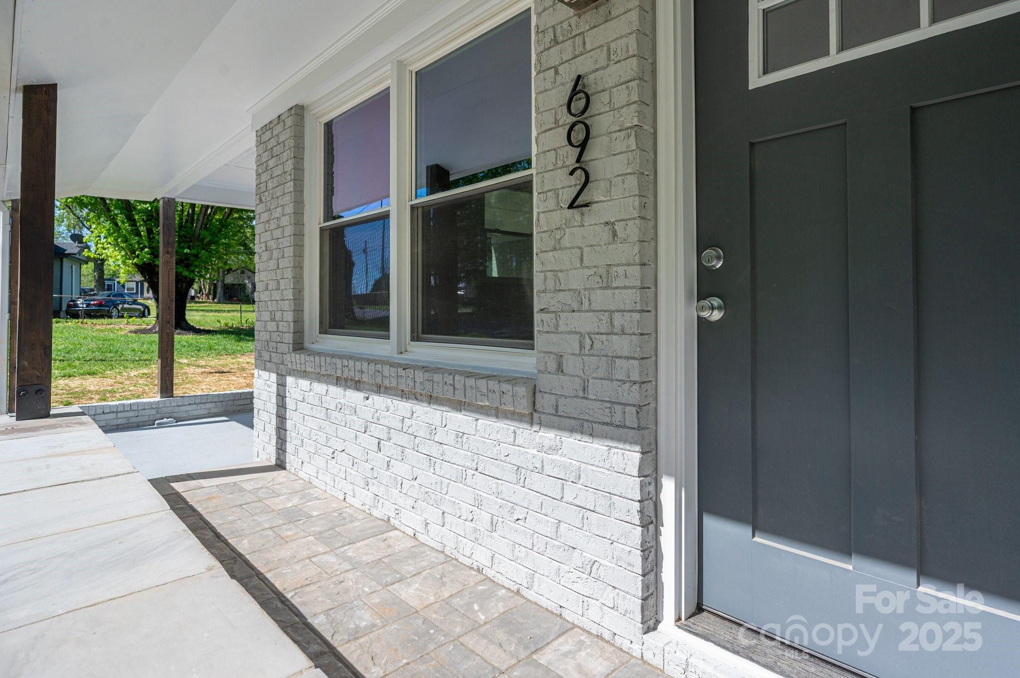 692 S Pink Street Property Photo 9