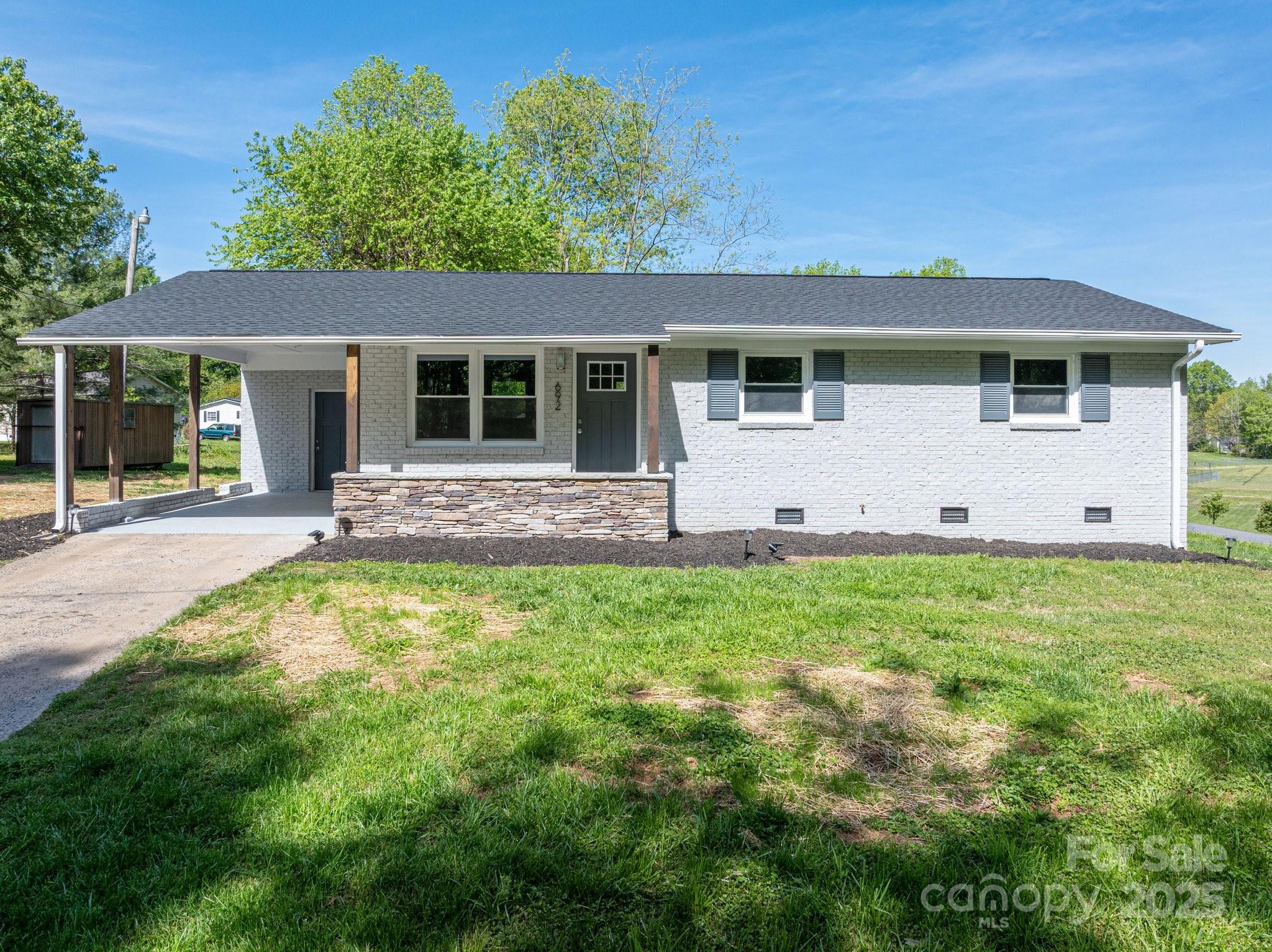 692 S Pink Street Property Photo 10