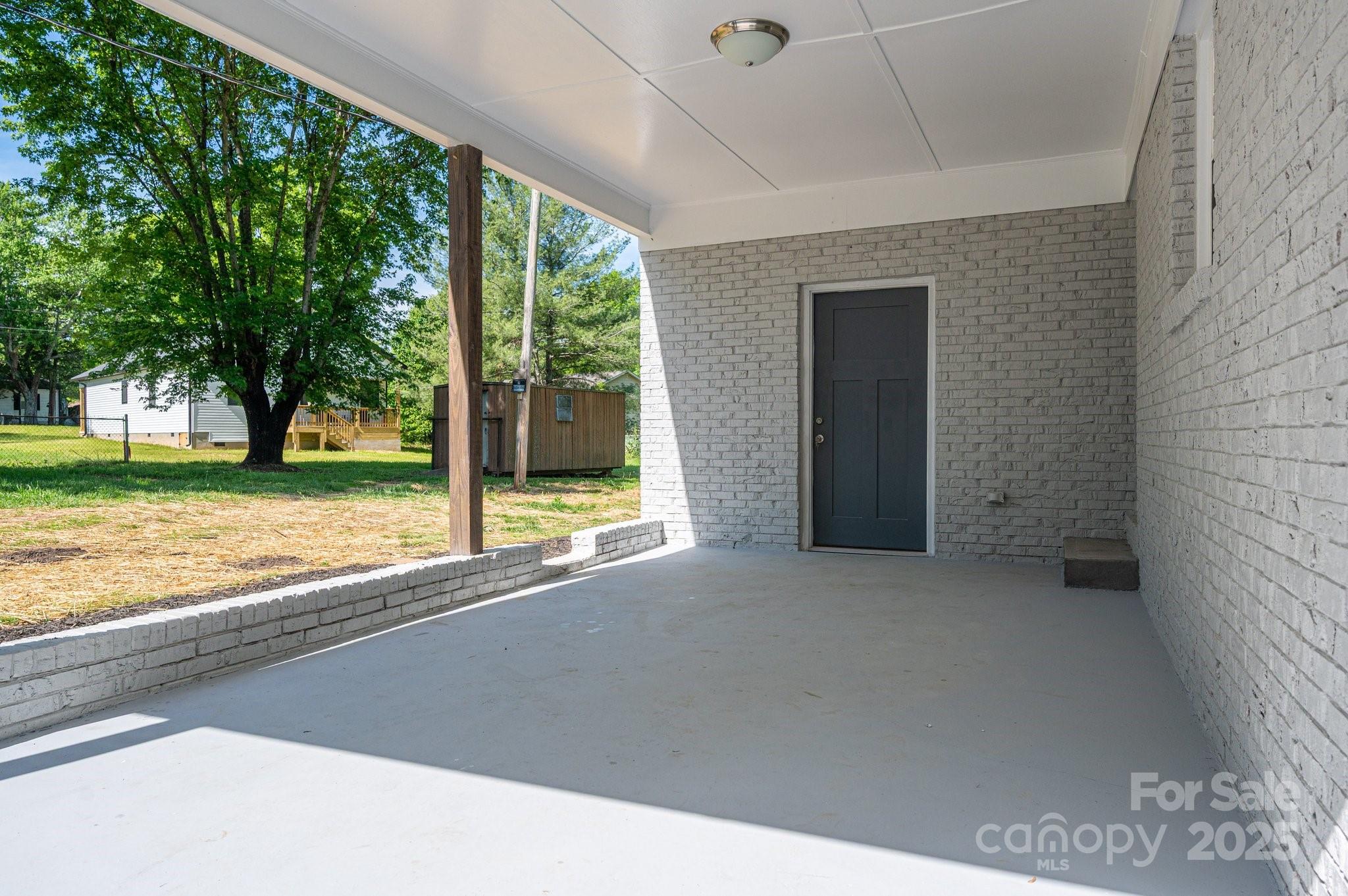 692 S Pink Street Property Photo 11