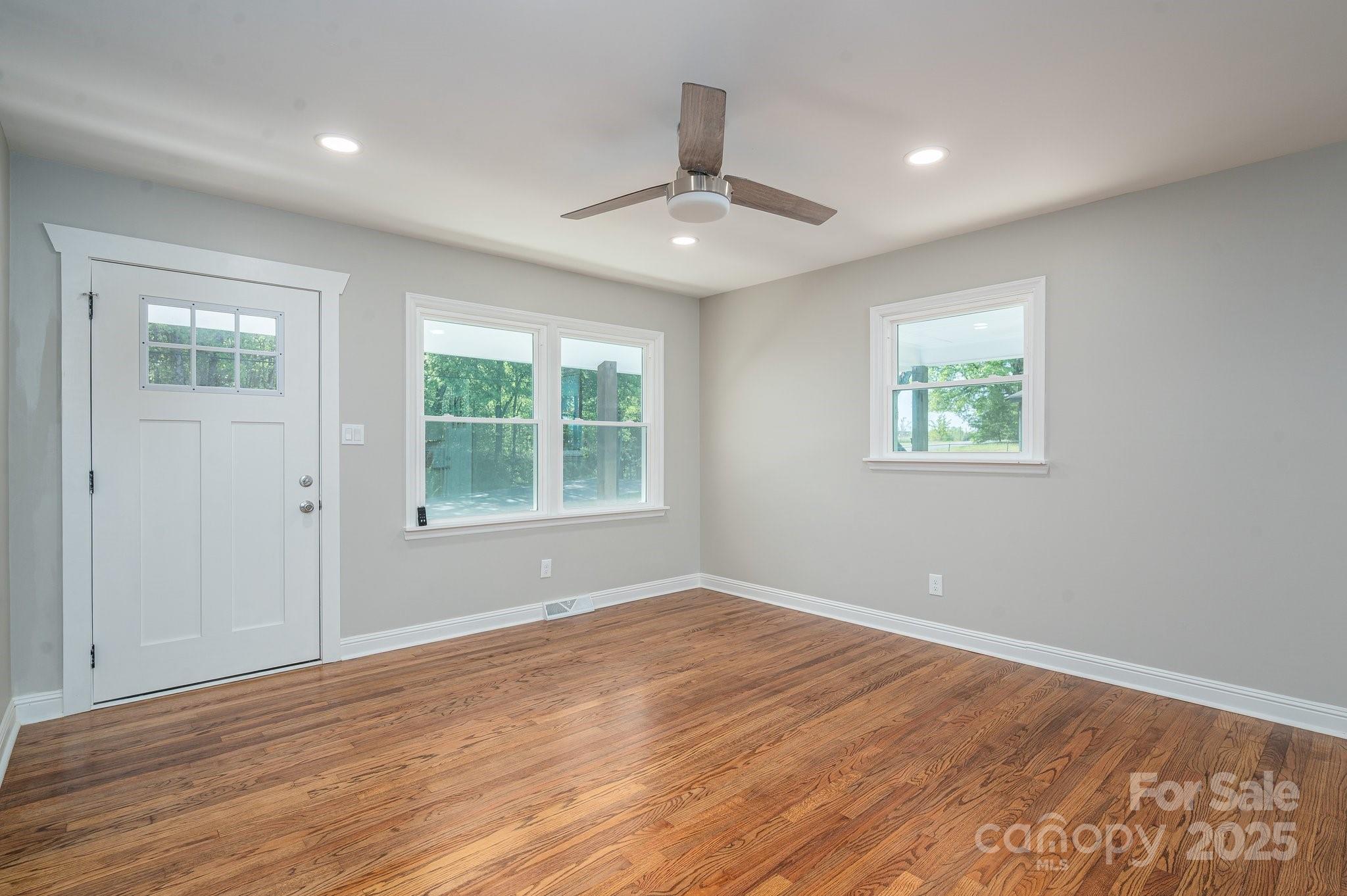 692 S Pink Street Property Photo 12