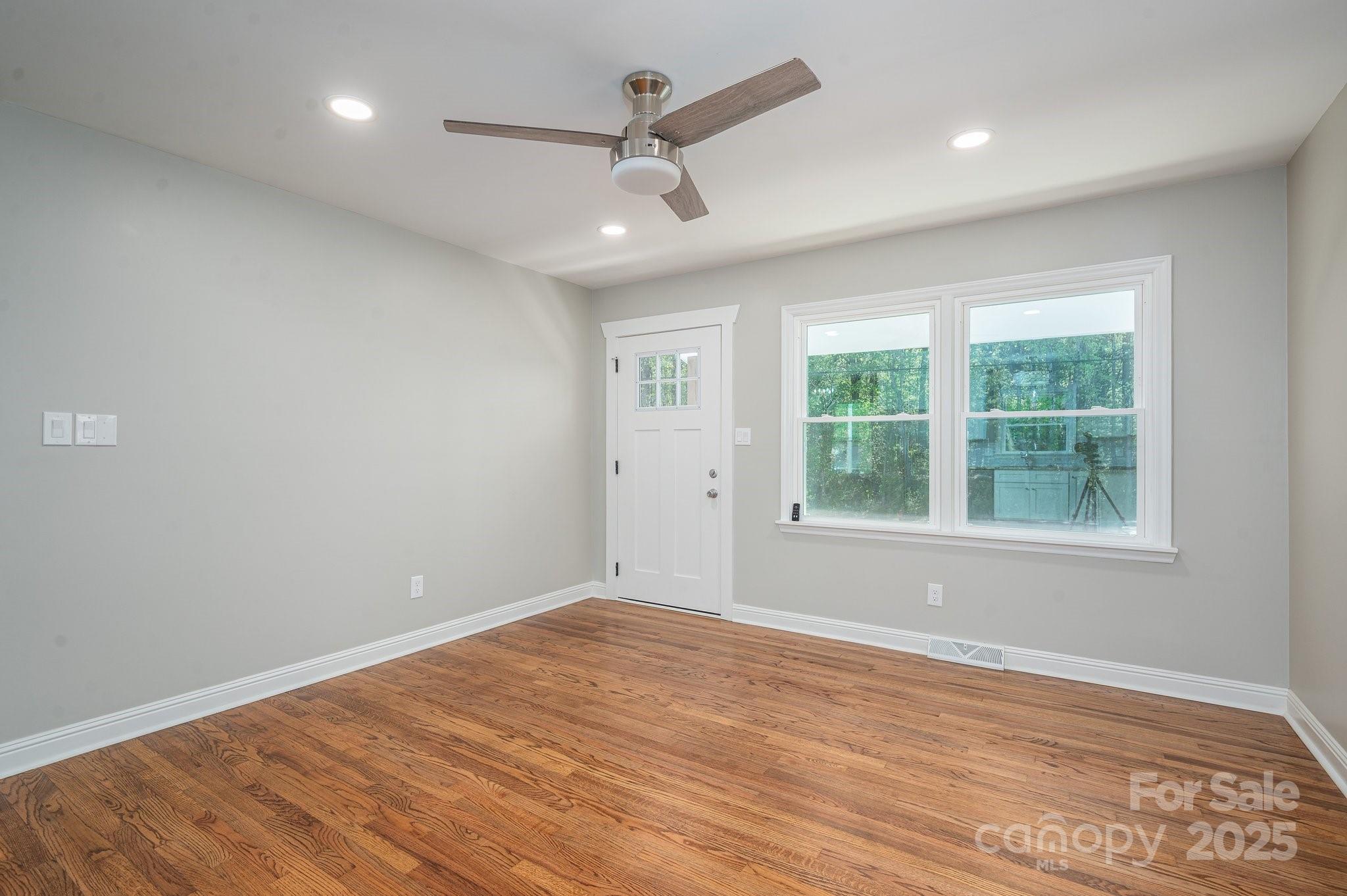 692 S Pink Street Property Photo 13