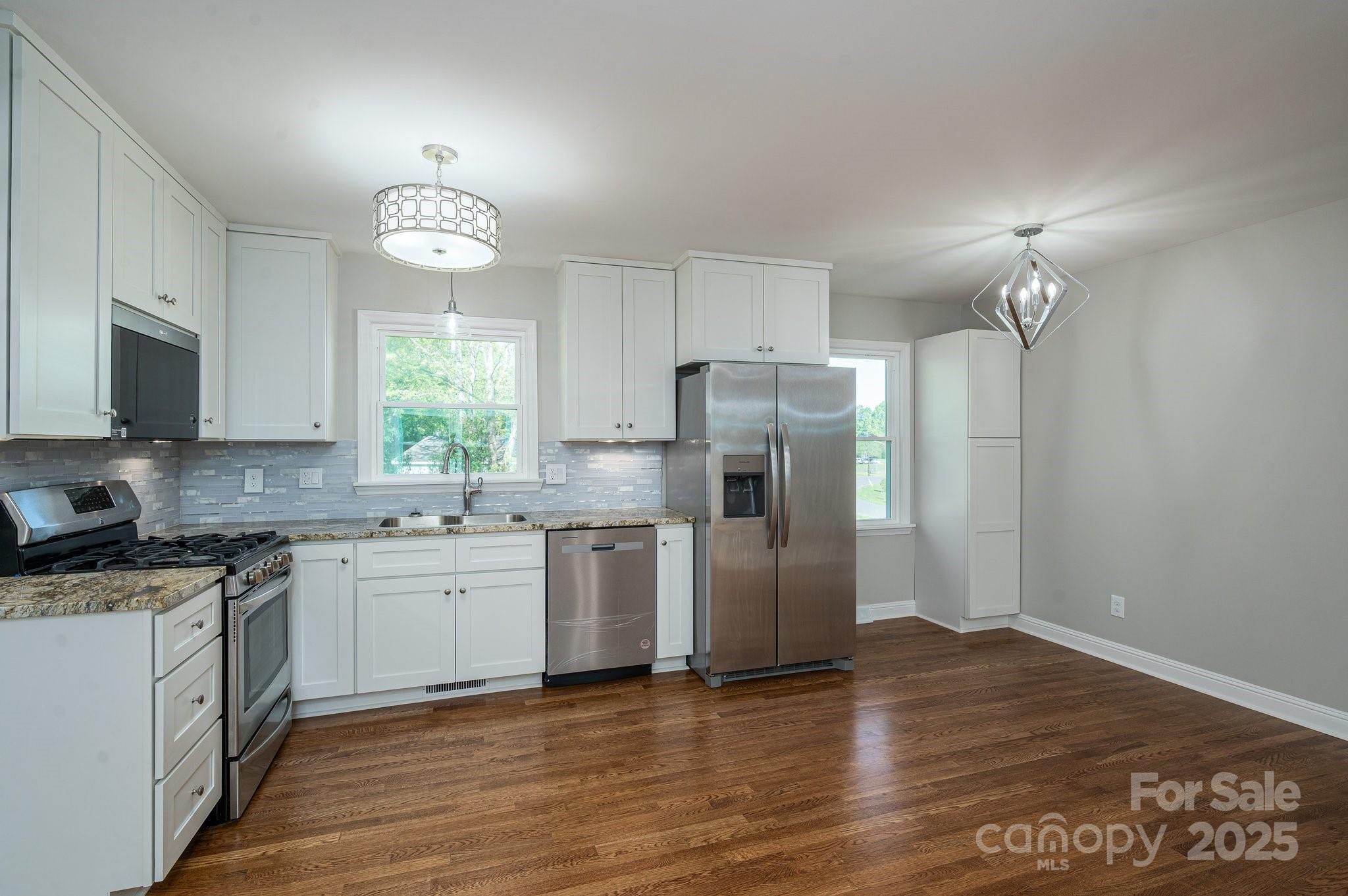 692 S Pink Street Property Photo 16