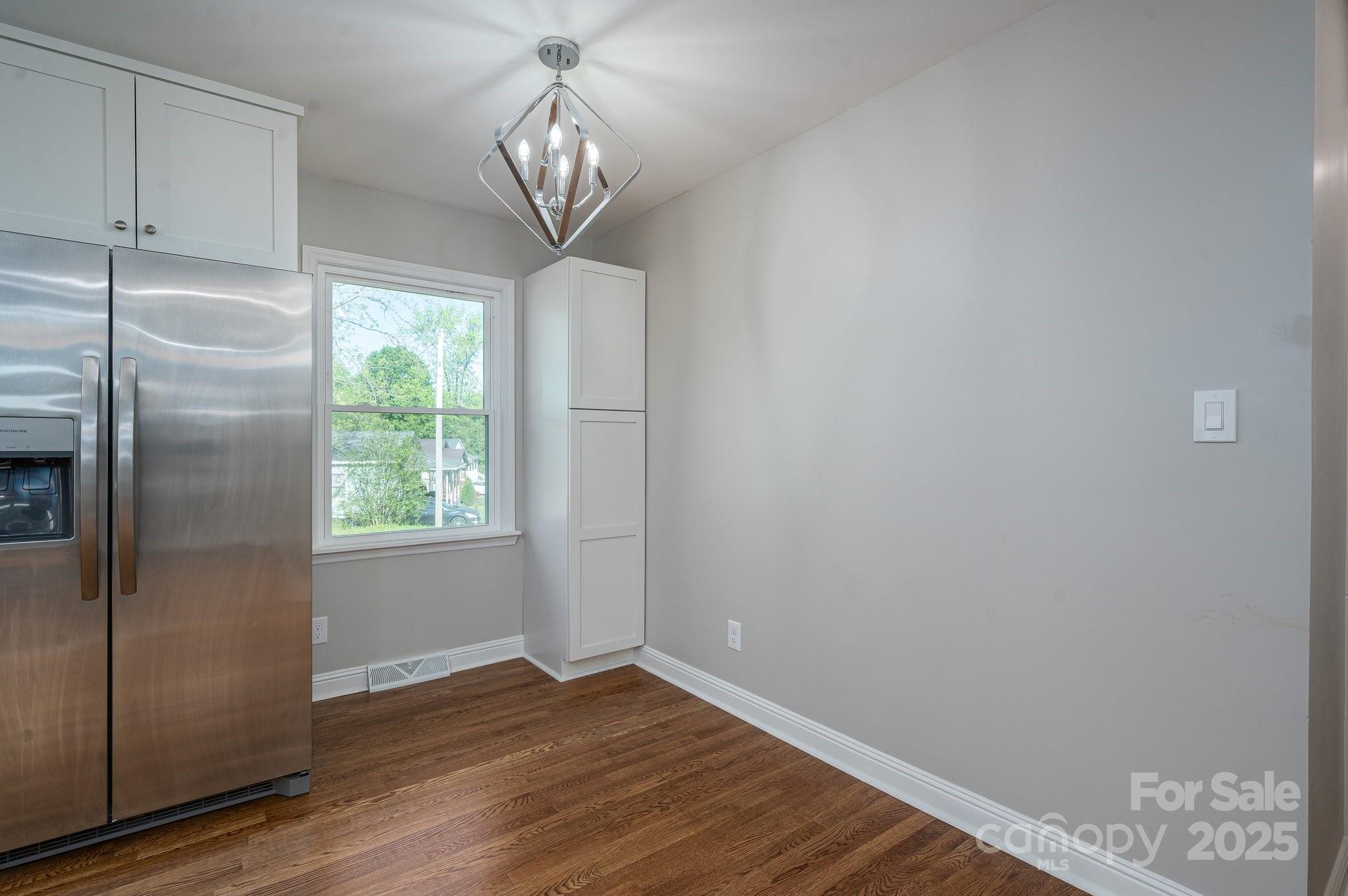 692 S Pink Street Property Photo 17