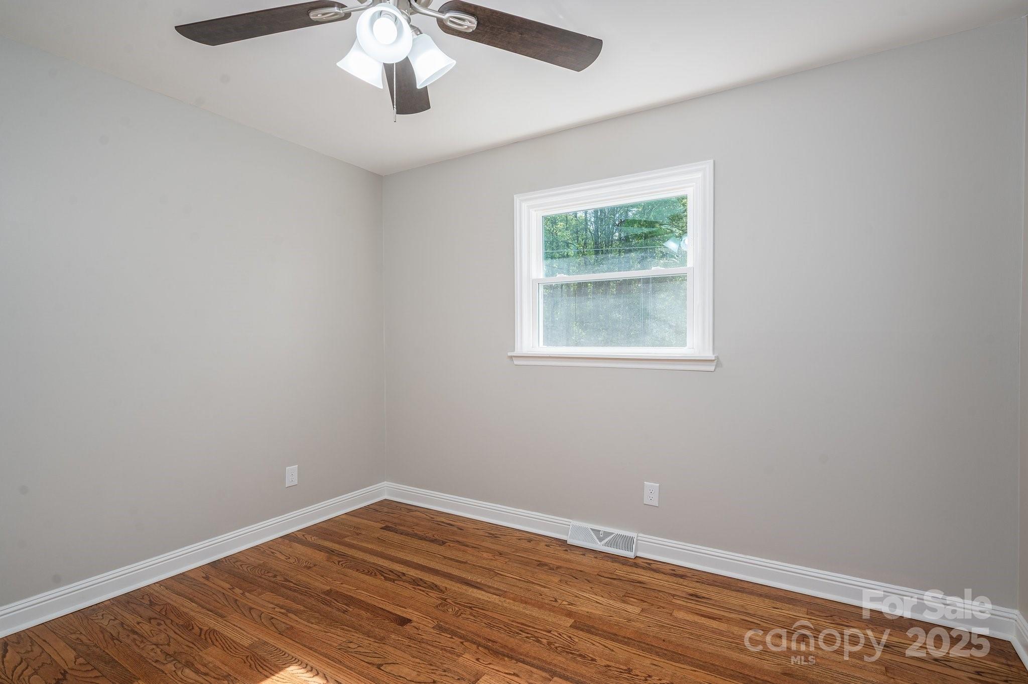 692 S Pink Street Property Photo 21