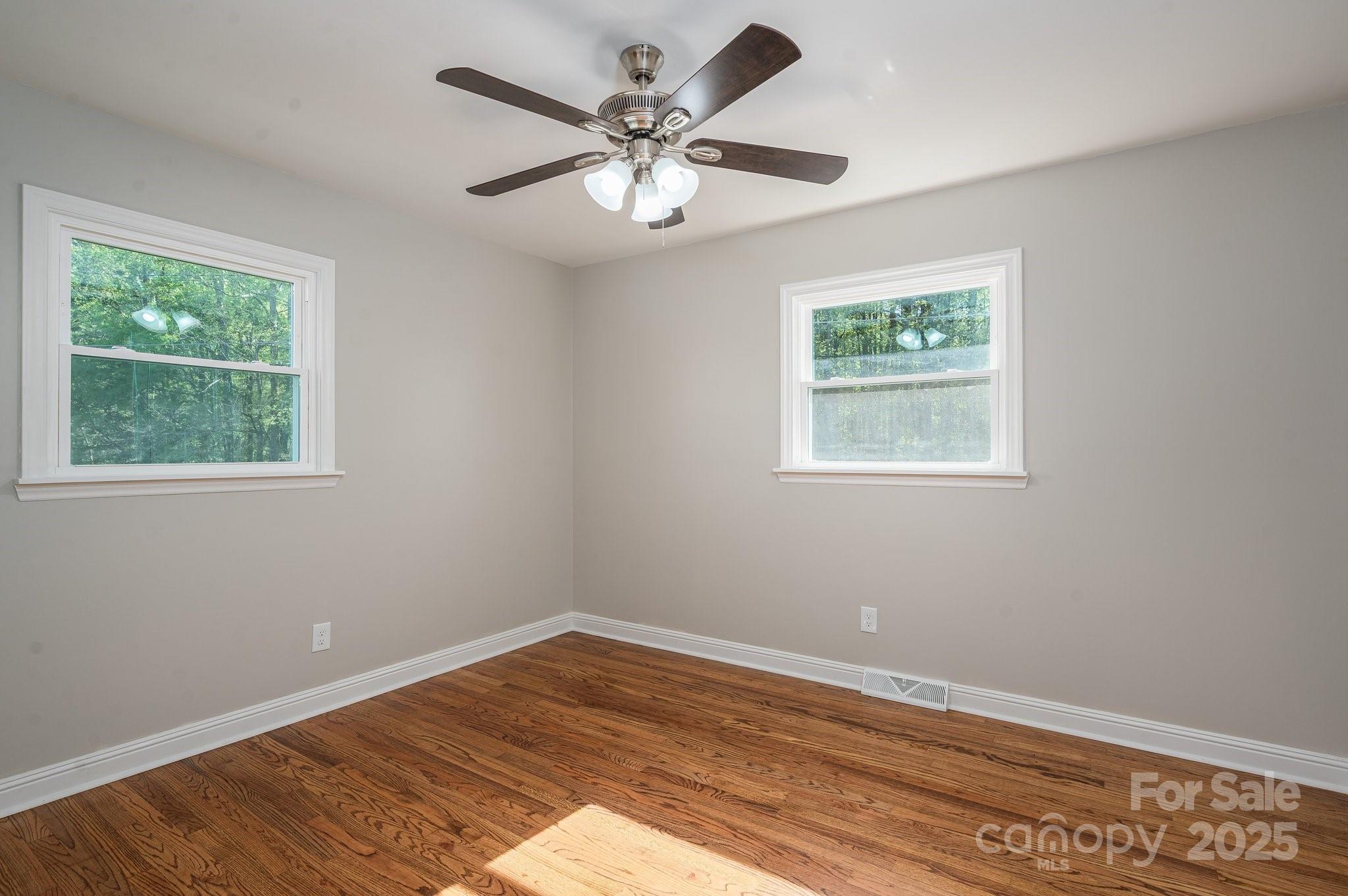 692 S Pink Street Property Photo 22