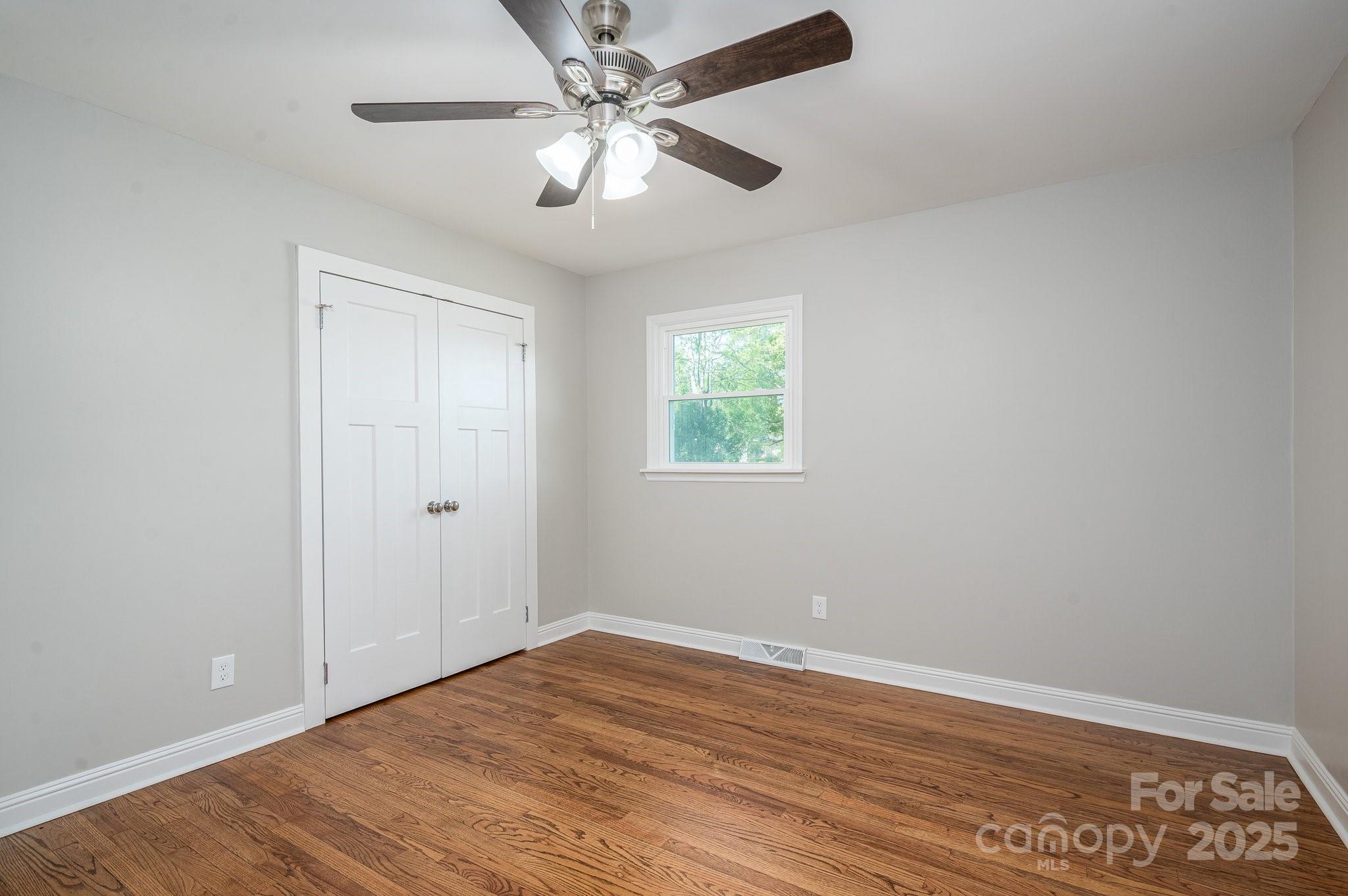 692 S Pink Street Property Photo 23