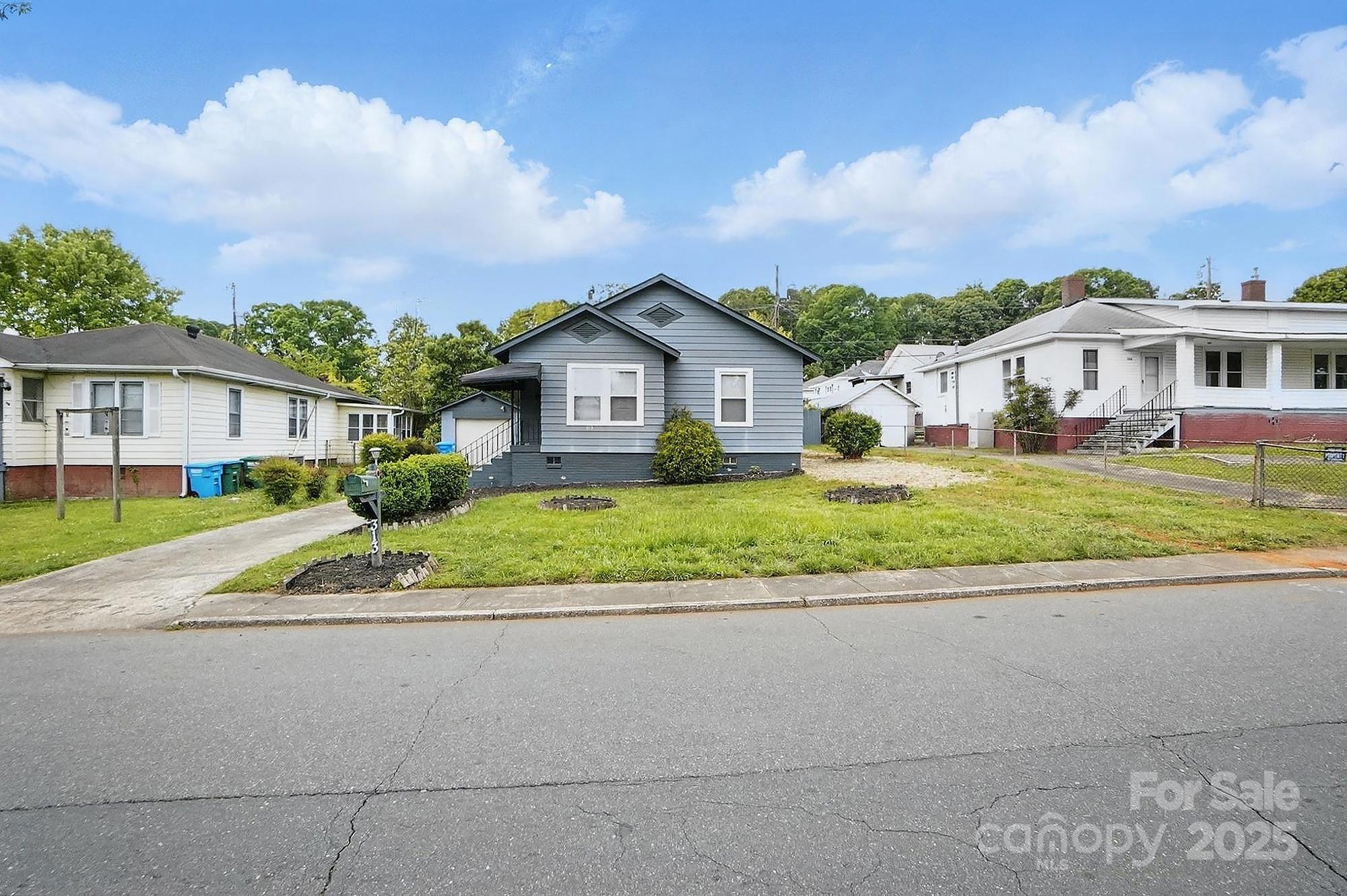 313 Mayflower Avenue Property Photo