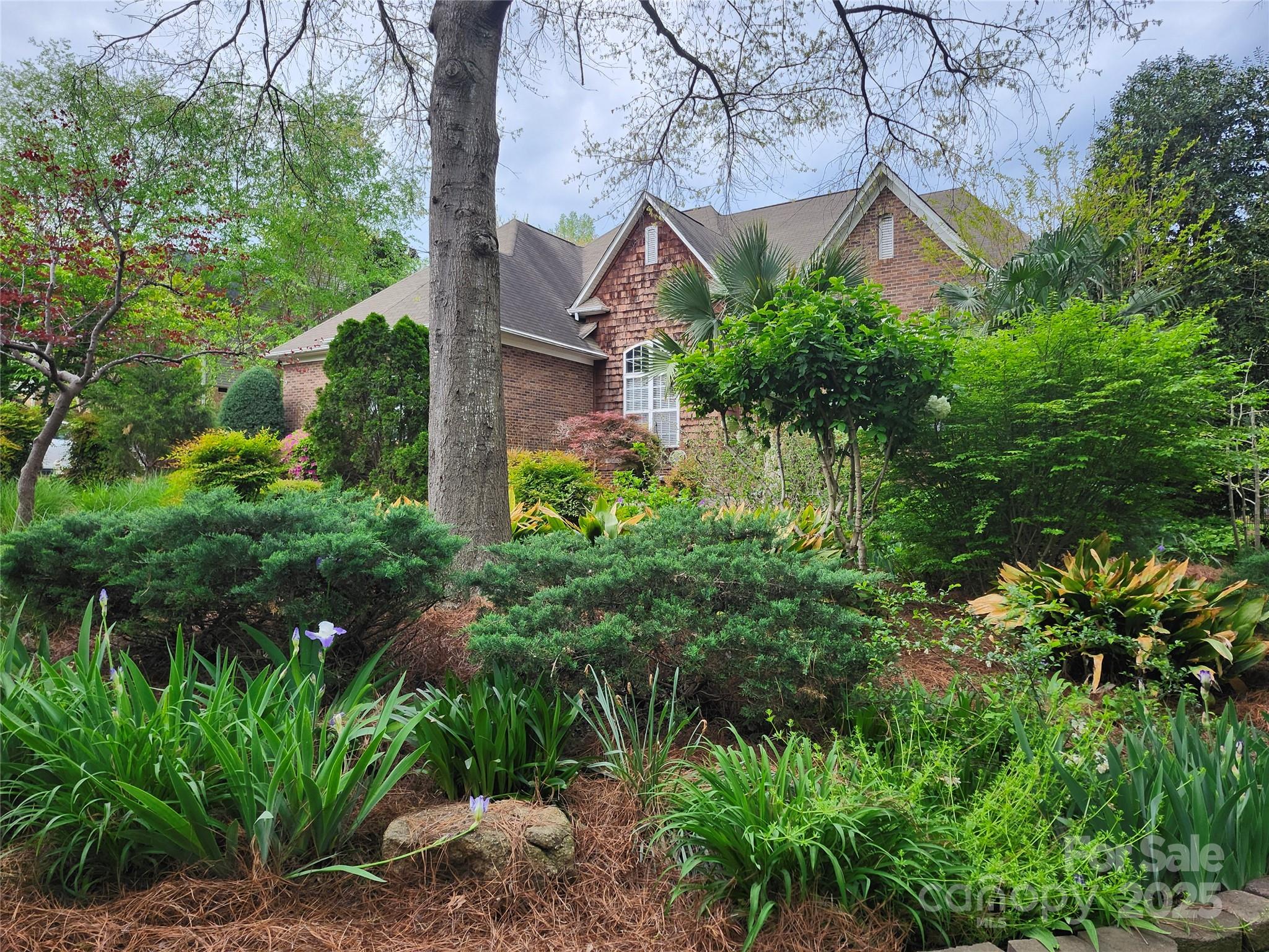915 Houston Drive Property Photo
