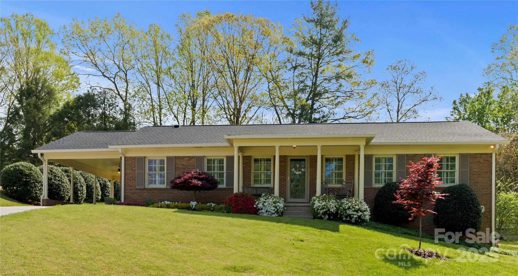 922 Hawthorne Drive Property Photo