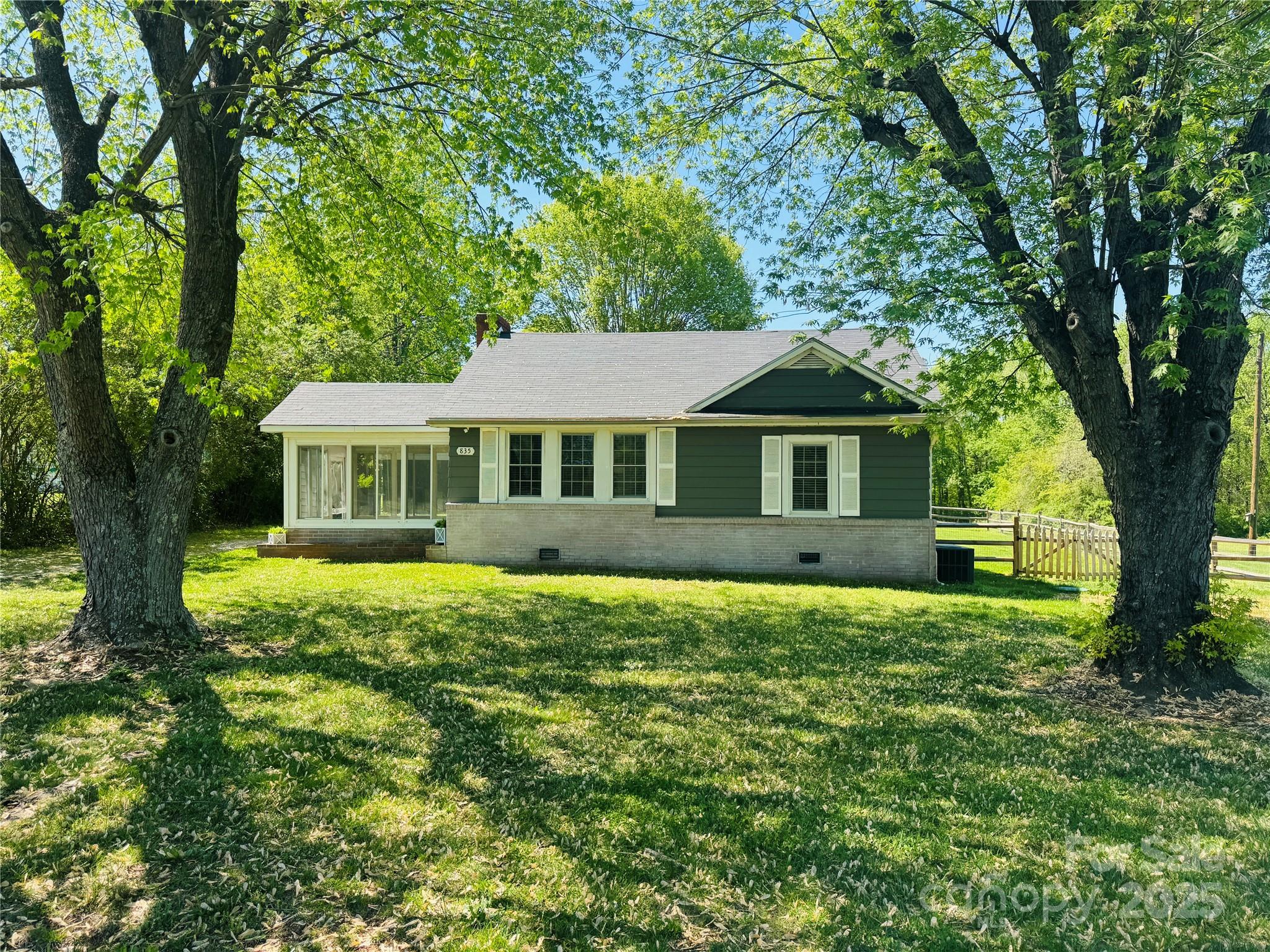835 Leach Road Property Photo