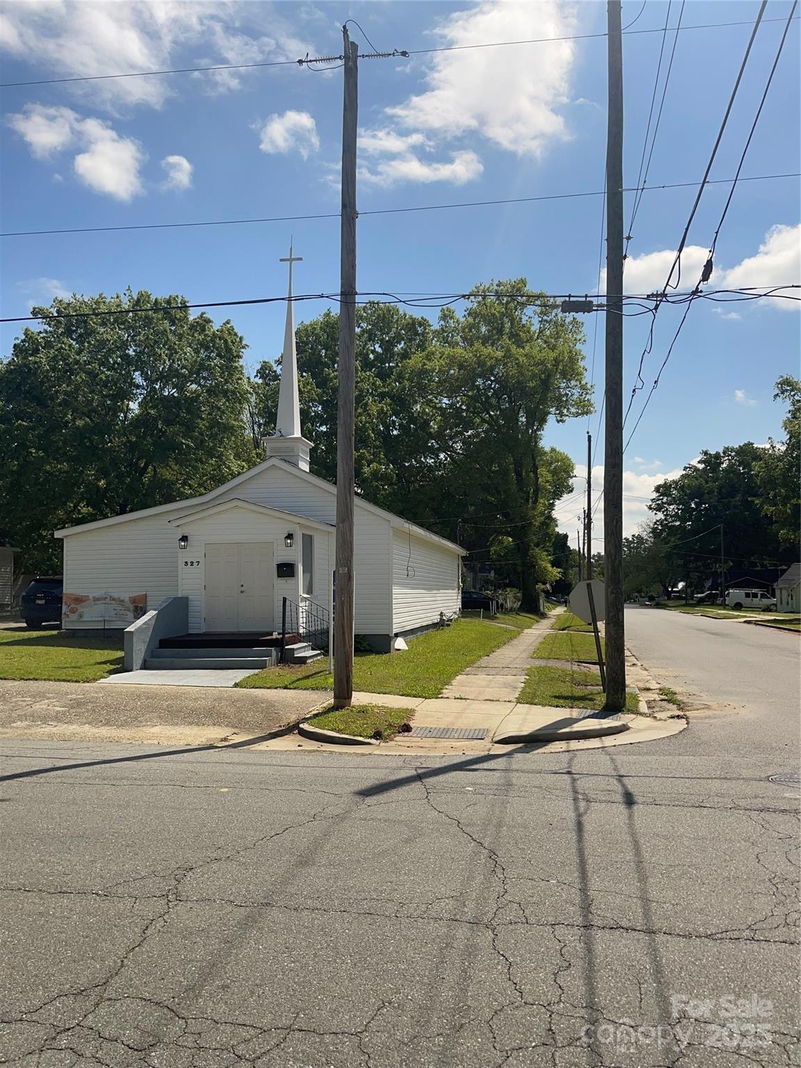 327 Stonewall Avenue Property Photo