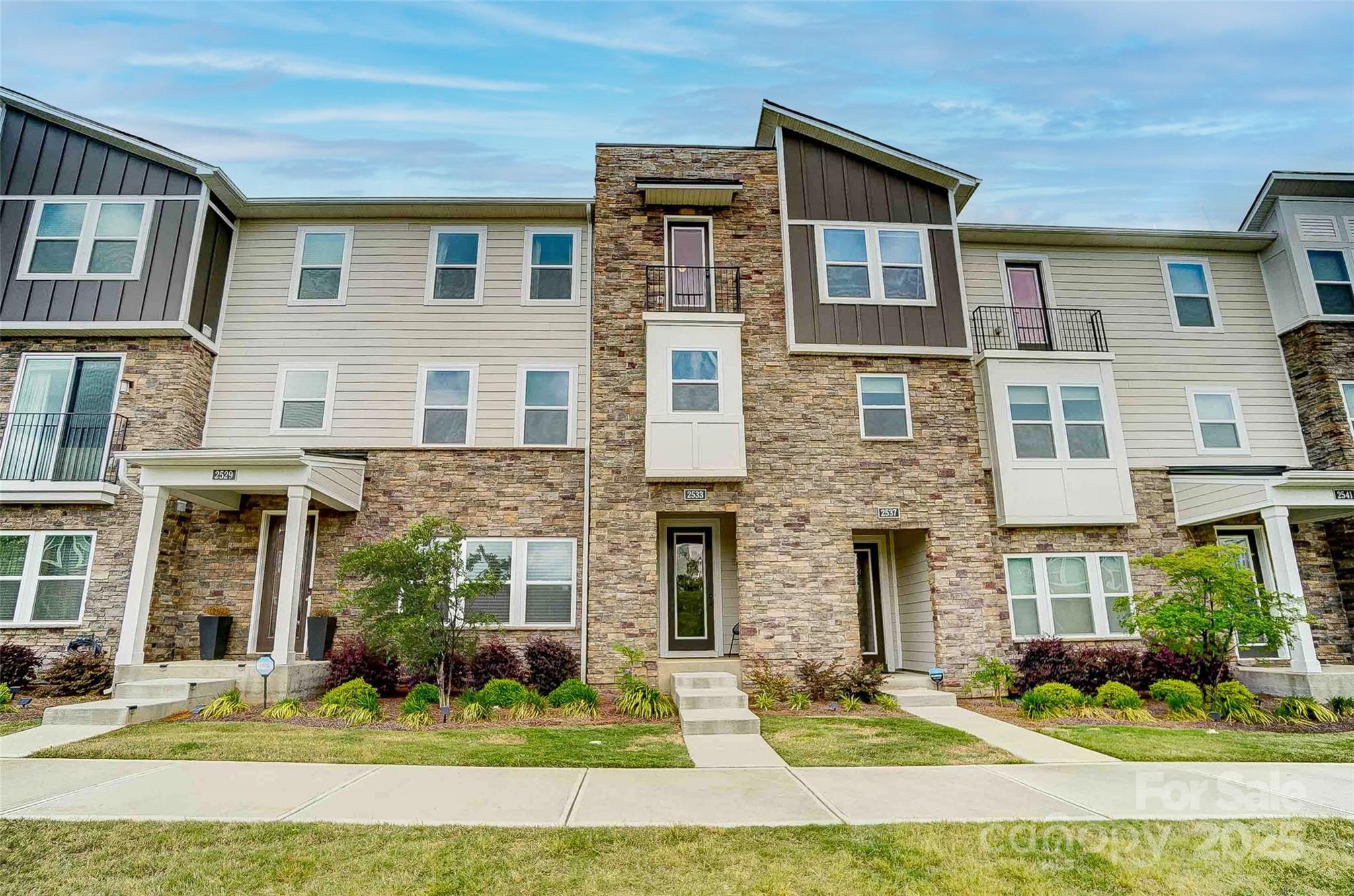 2533 Ensemble Court Property Photo 1