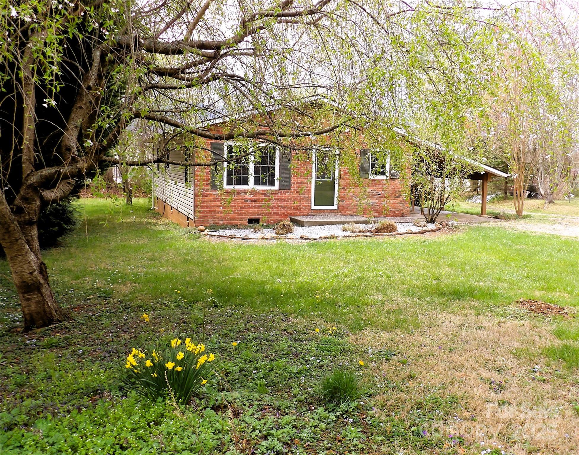 106 Pinetree Drive Property Photo 1