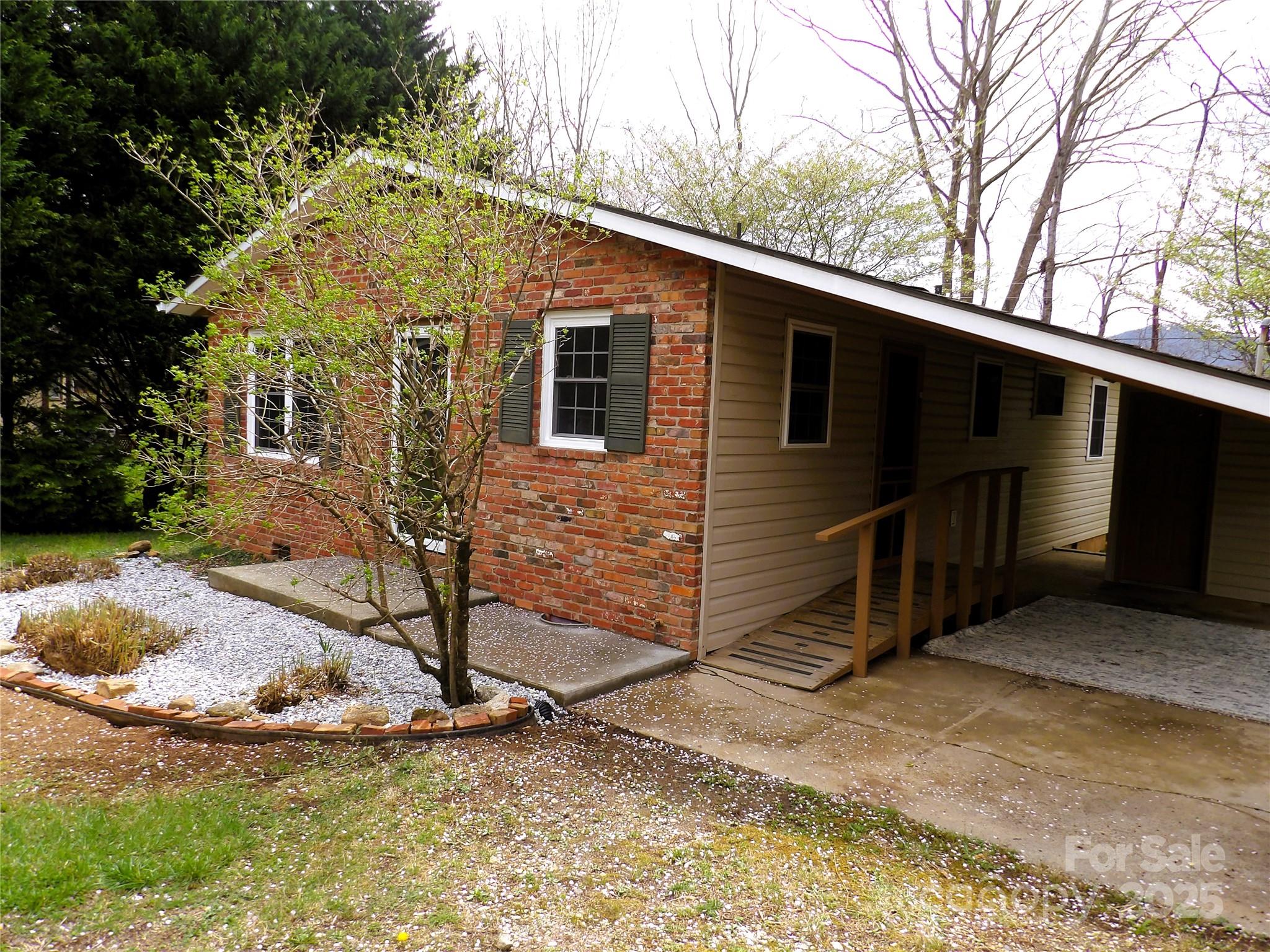 106 Pinetree Drive Property Photo 2