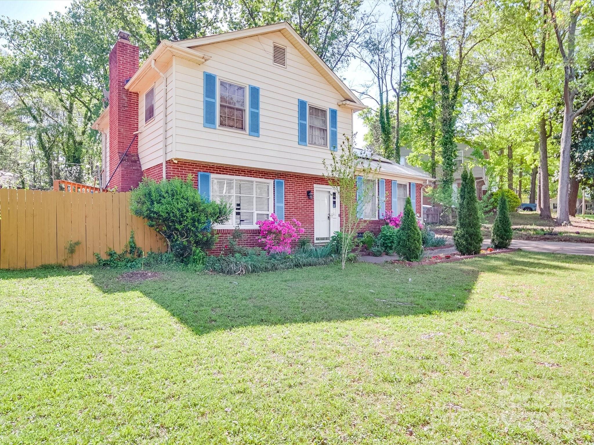 6820 Elm Forest Drive Property Photo 3