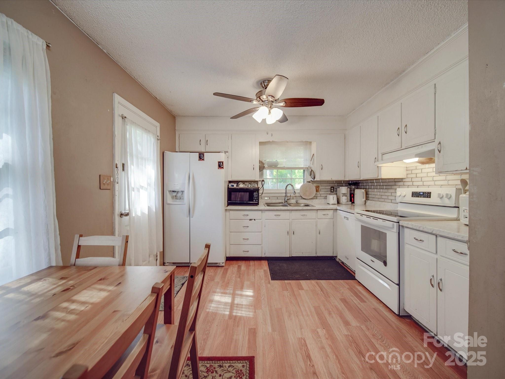 6820 Elm Forest Drive Property Photo 12