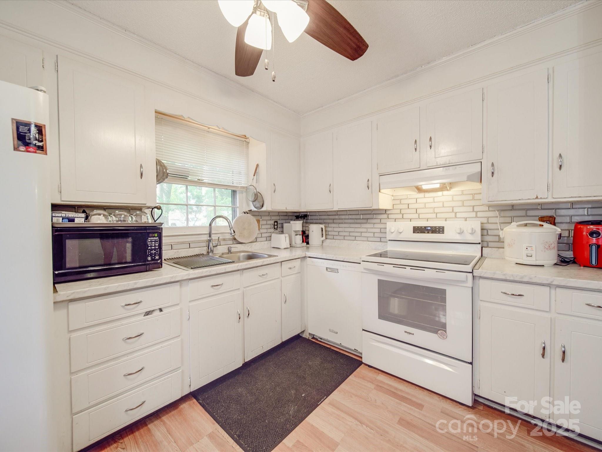 6820 Elm Forest Drive Property Photo 14