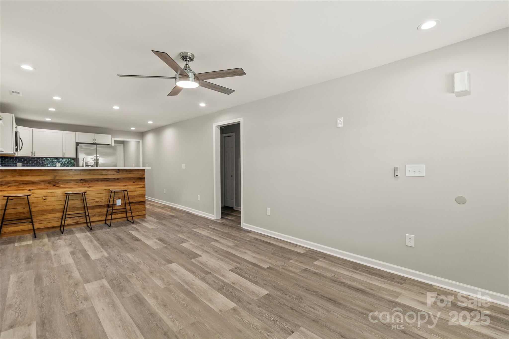 109 W Poplar Street Property Photo