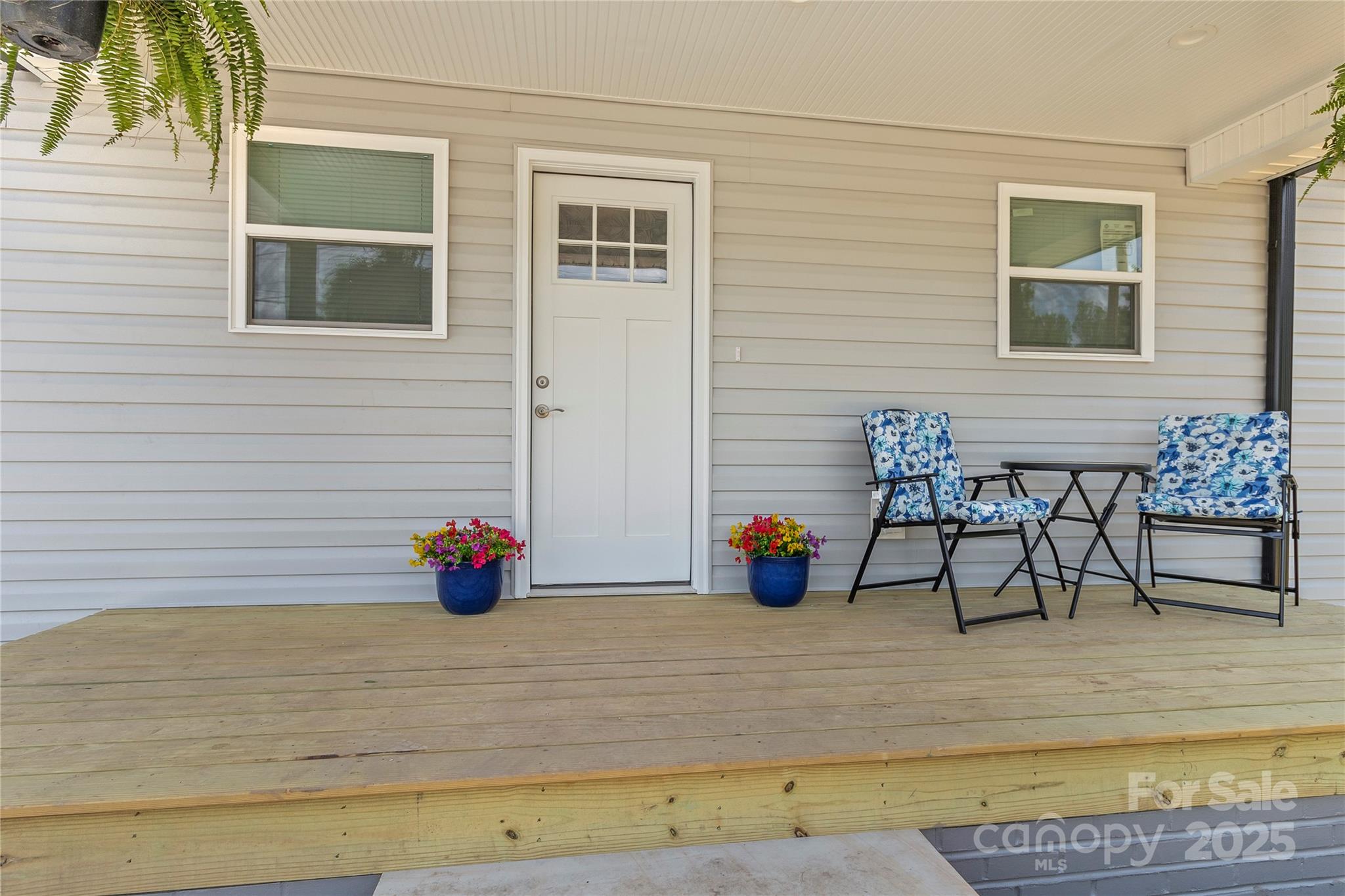 109 W Poplar Street Property Photo 4