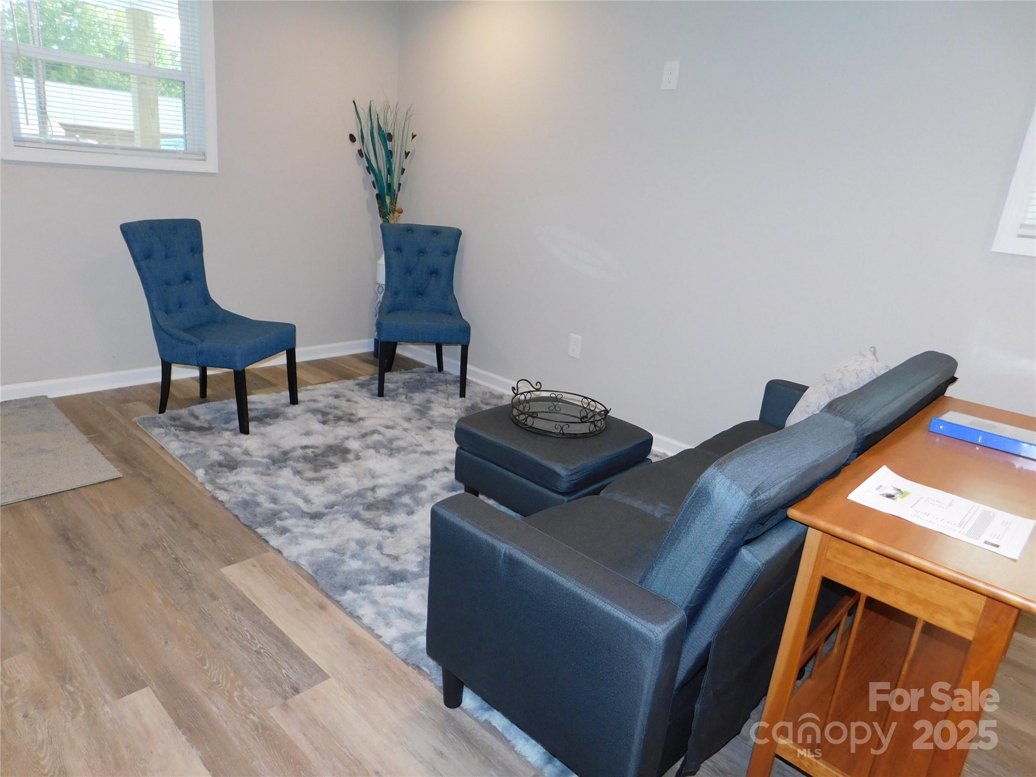 109 W Poplar Street Property Photo 10