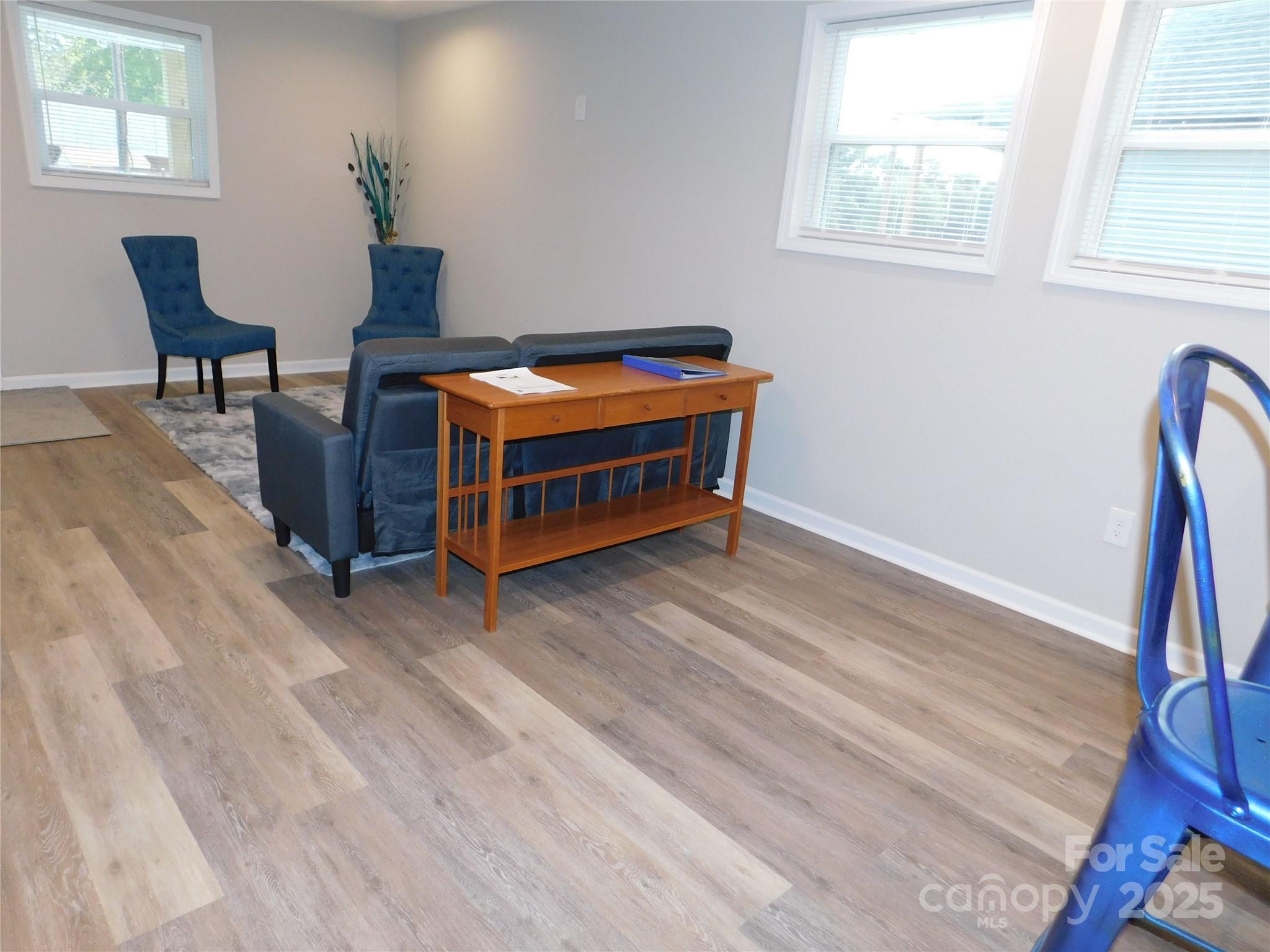 109 W Poplar Street Property Photo 12