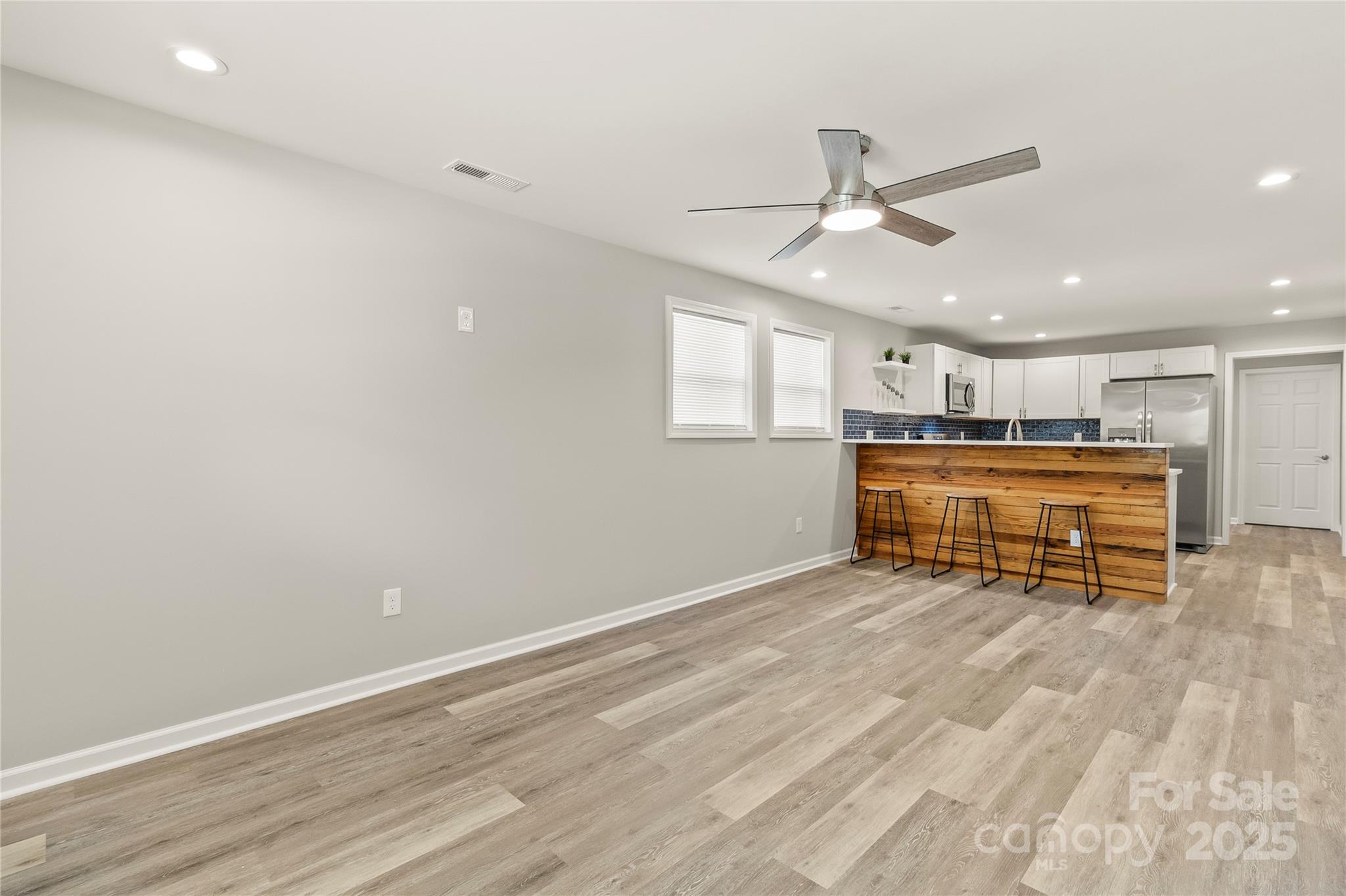 109 W Poplar Street Property Photo 16