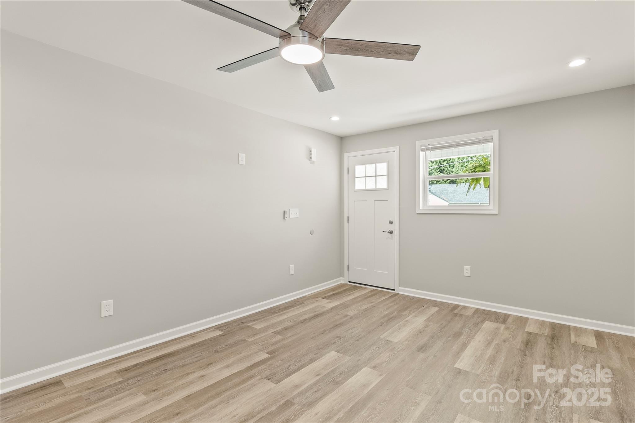 109 W Poplar Street Property Photo 17