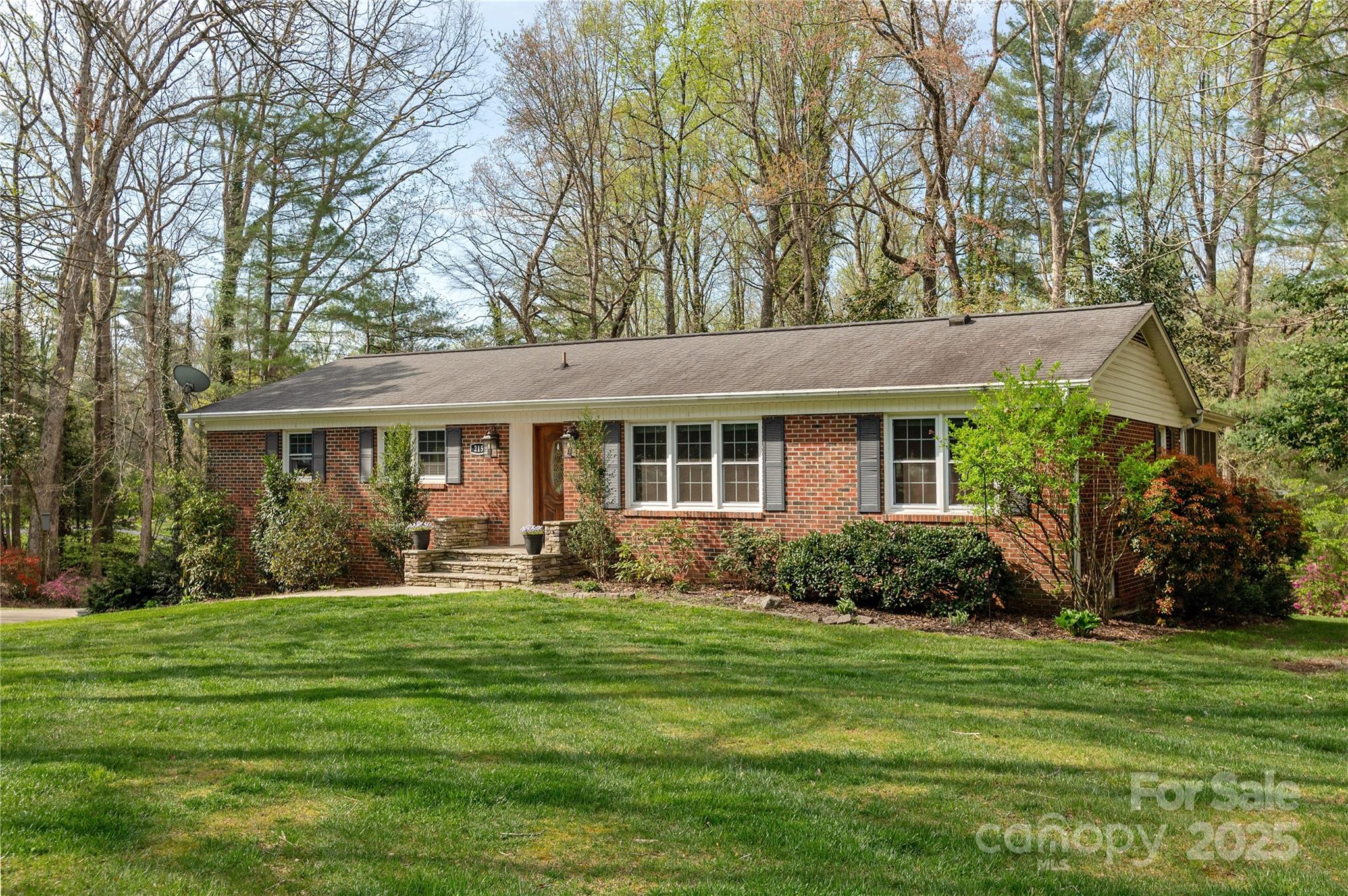215 Shannon Road Property Photo