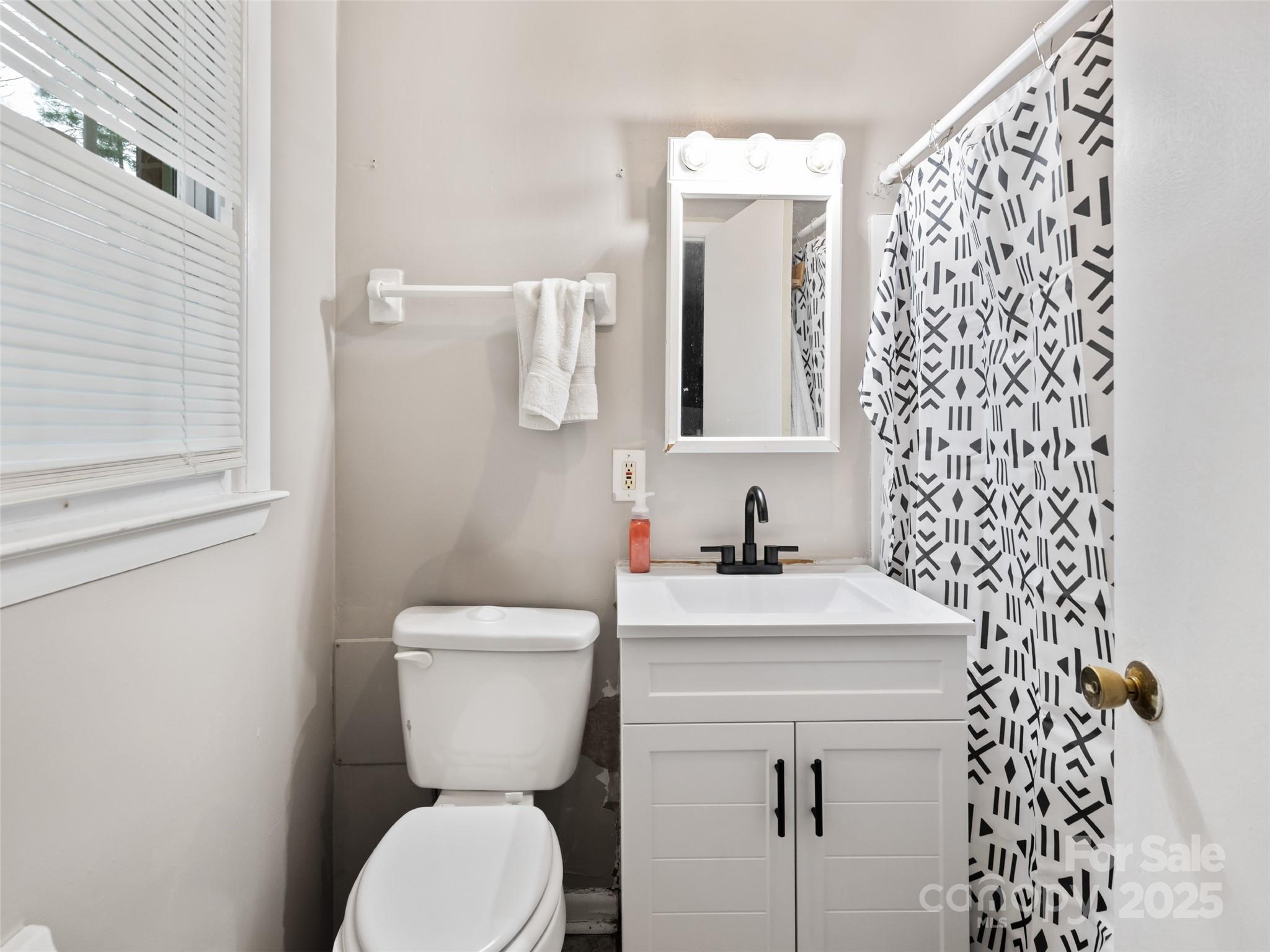 621 A,b,c & 623 Price Road Property Photo 7