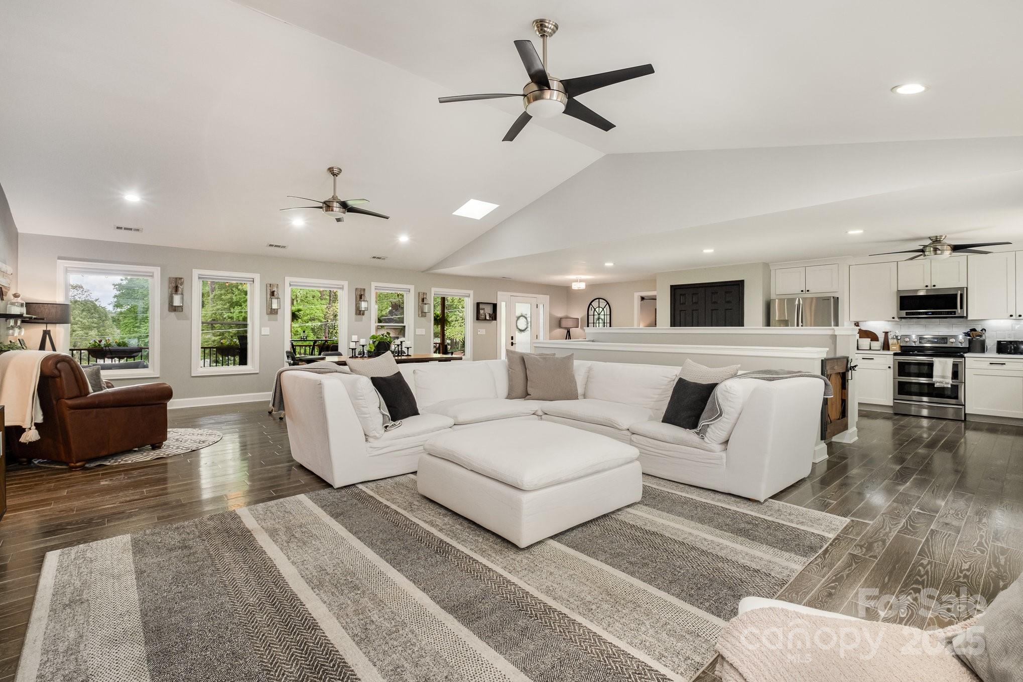 4517 Lake Shore Road Property Photo 11