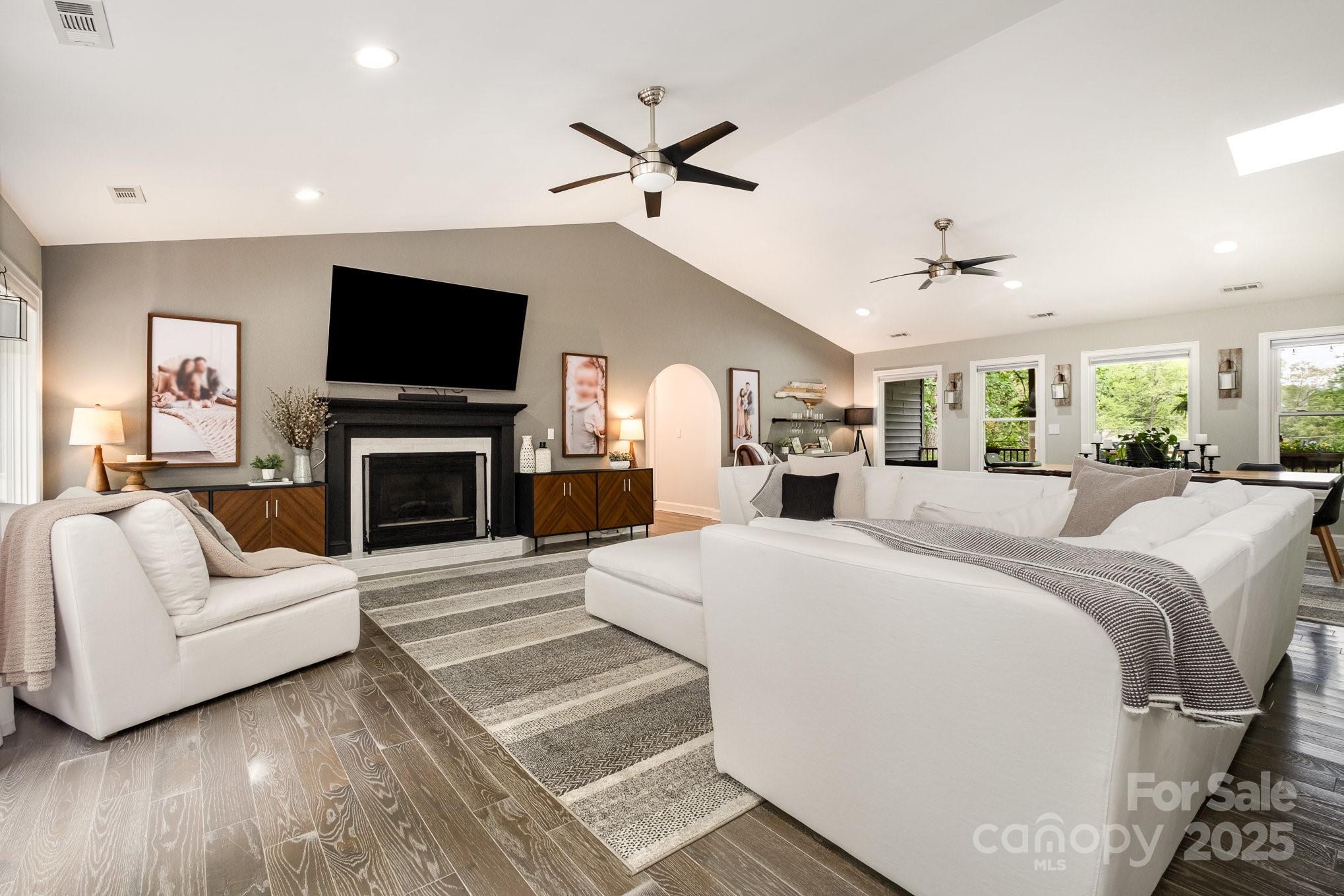 4517 Lake Shore Road Property Photo 12