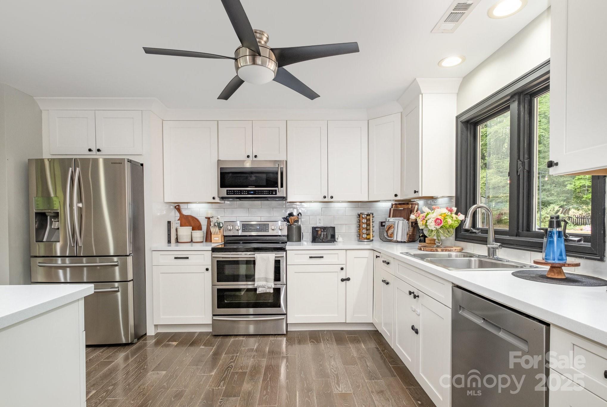 4517 Lake Shore Road Property Photo 17