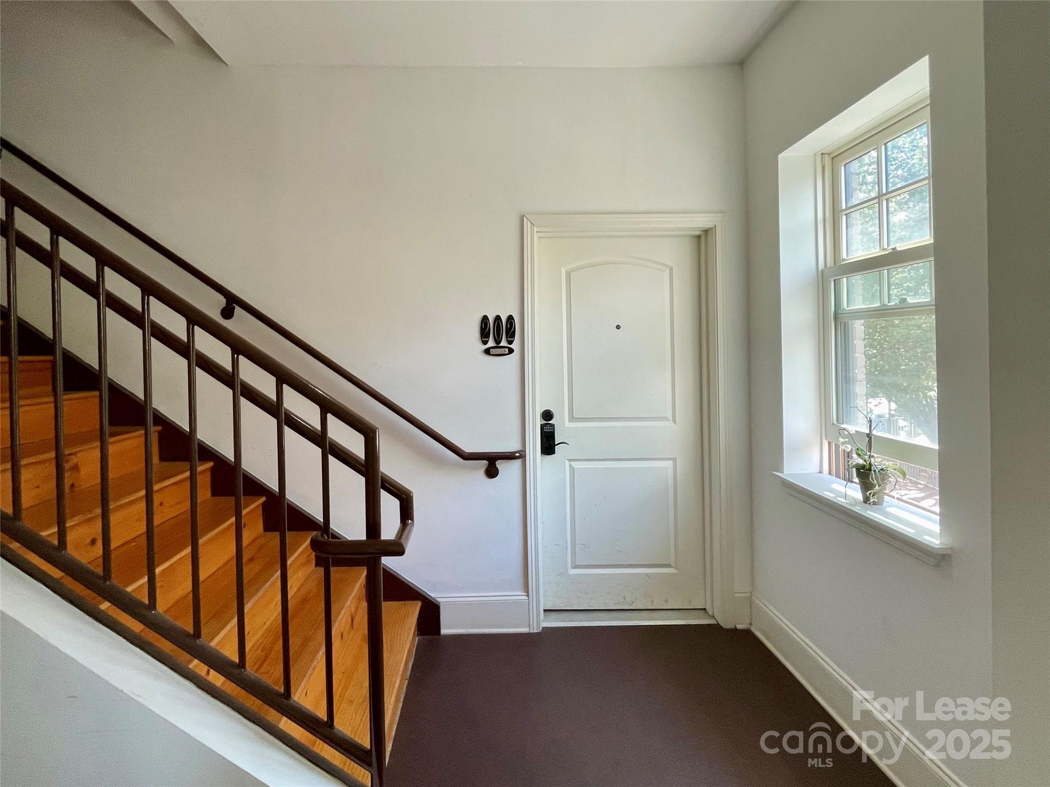 5 W Walnut Street 202 Property Photo 2